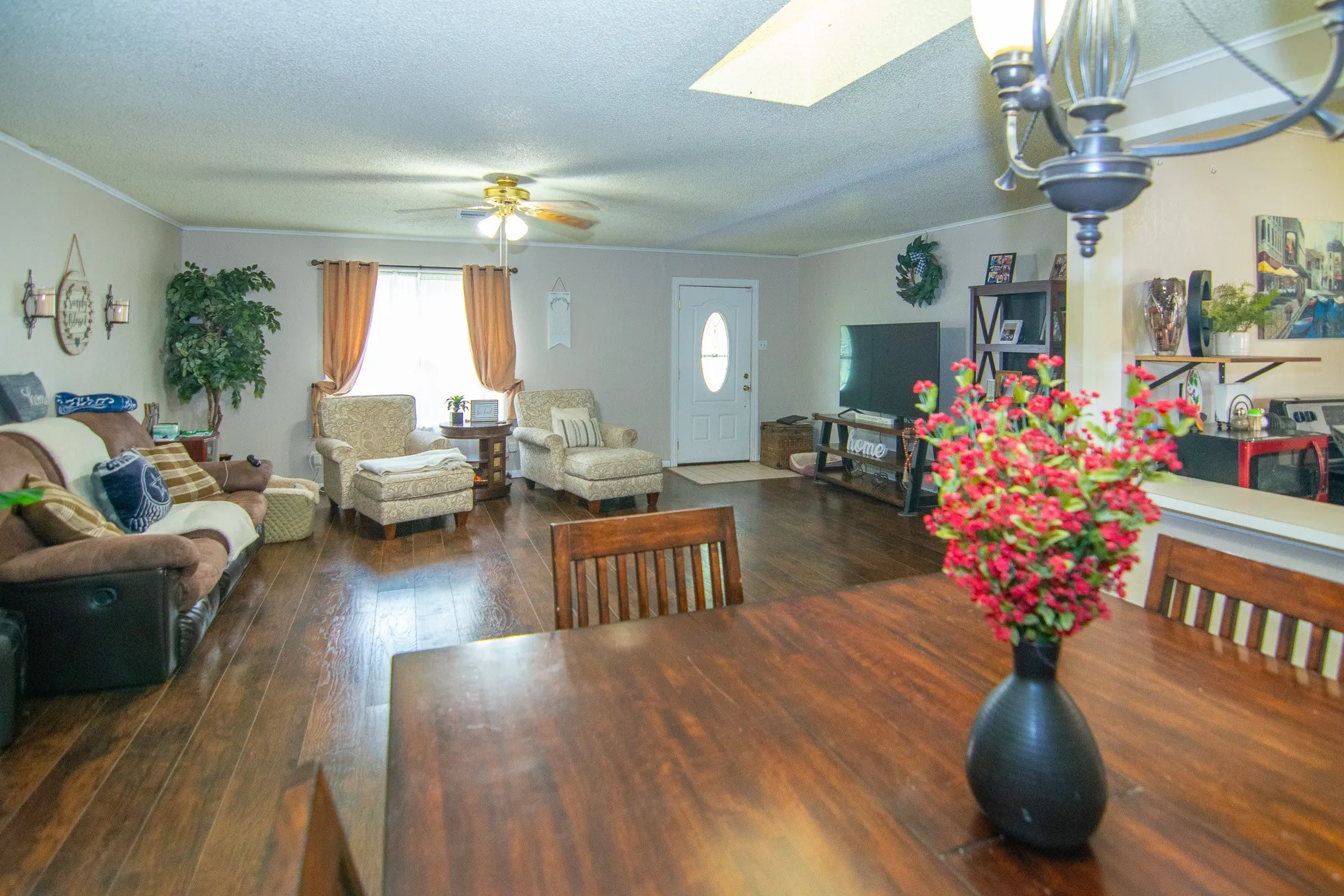 Single Family Residence For Sale in Brown County , 1909 4th Street, Brownwood, Texas 76801, 3 Bedroom, 3 Bathroom, Garage spaces, 1,767 Sqft, built in 1980, mls#21331550, Real Estate Agent in Brownwood, Homes For Sale in Brown county, Homes For Sale in Brownwood, Realtor in Brownwood Texas, Real Estate Brokerage Independent Realty Texas, Luminita Cordes Realtor