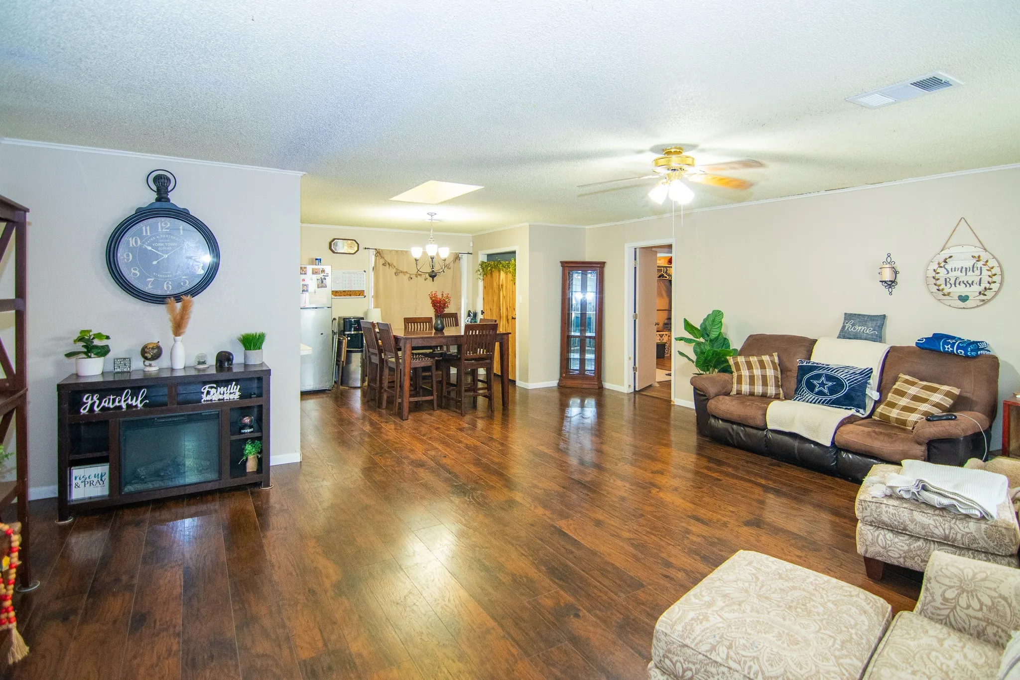 Single Family Residence For Sale in Brown County , 1909 4th Street, Brownwood, Texas 76801, 3 Bedroom, 3 Bathroom, Garage spaces, 1,767 Sqft, built in 1980, mls#21331550, Real Estate Agent in Brownwood, Homes For Sale in Brown county, Homes For Sale in Brownwood, Realtor in Brownwood Texas, Real Estate Brokerage Independent Realty Texas, Luminita Cordes Realtor