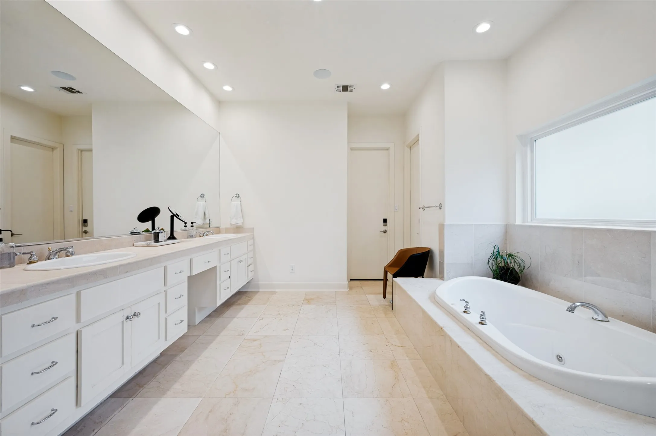 Single Family Residence For Rent in Denton County , 29 Windsor Ridge, Frisco, Texas 75034, 4 Bedroom, 5 Bathroom, 4 Garage spaces, 4,802 Sqft, built in 1996, Price $7,500, mls#21331534, Real Estate Agent in Frisco, Homes For Rent in Denton county, Homes For Rent in Frisco, Realtor in Frisco Texas, Real Estate Brokerage Independent Realty Texas, Luminita Cordes Realtor