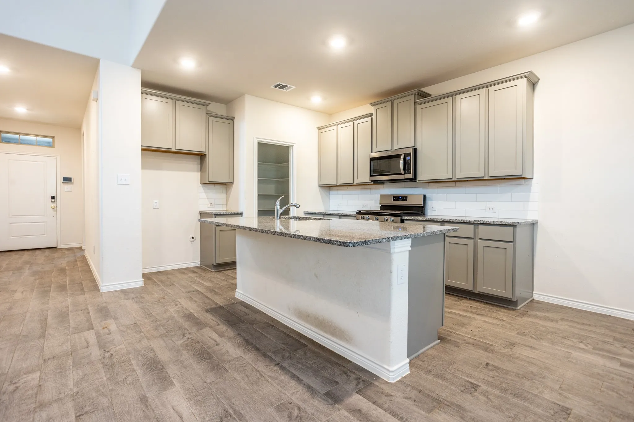 Single Family Residence For Sale in Denton County , 3235 Hunters Glen Drive, Aubrey, Texas 76227, 4 Bedroom, 3 Bathroom, 2 Garage spaces, 2,295 Sqft, built in 2022, mls#21331547, Real Estate Agent in Aubrey, Homes For Sale in Denton county, Homes For Sale in Aubrey, Realtor in Aubrey Texas, Real Estate Brokerage Independent Realty Texas, Luminita Cordes Realtor