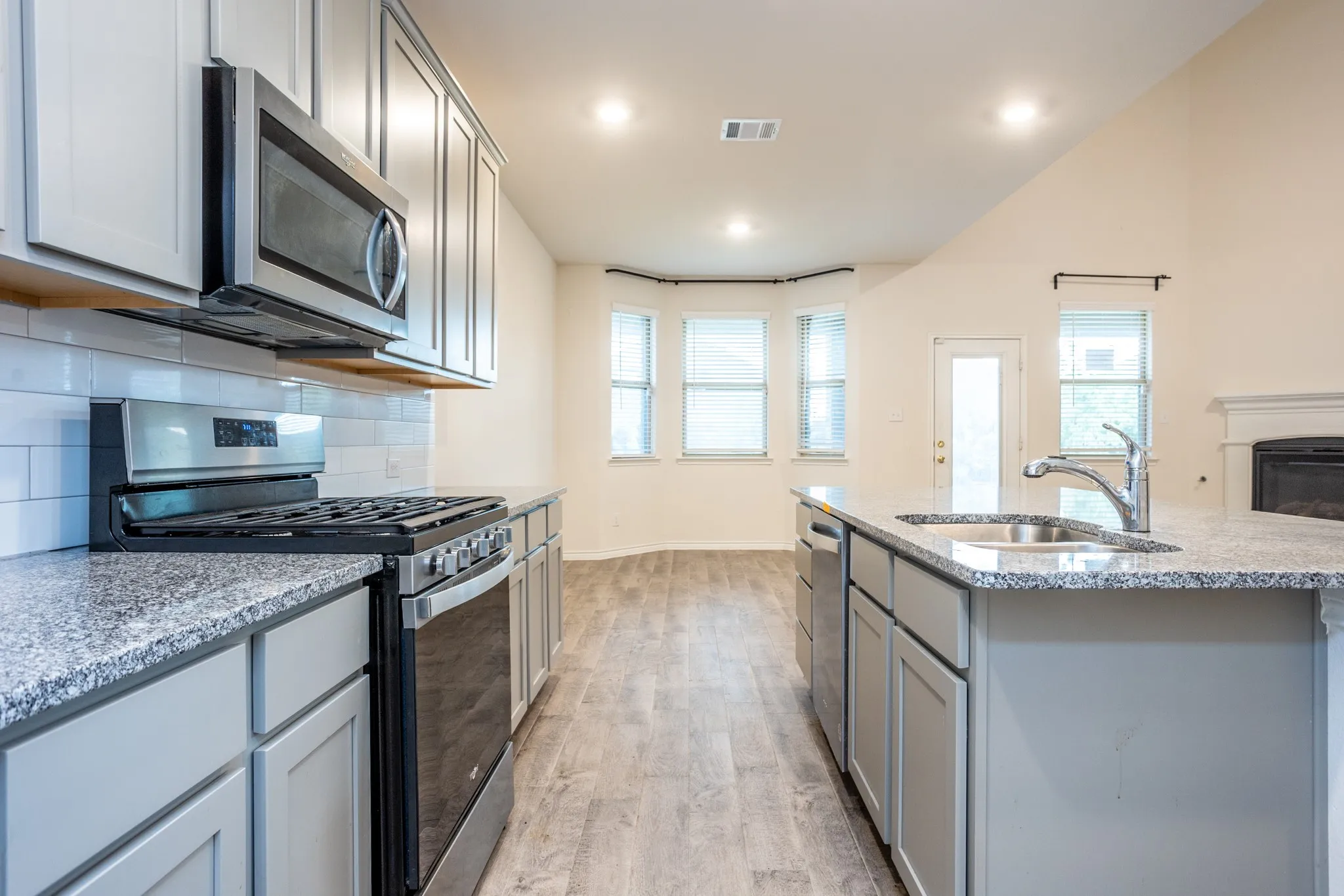 Single Family Residence For Sale in Denton County , 3235 Hunters Glen Drive, Aubrey, Texas 76227, 4 Bedroom, 3 Bathroom, 2 Garage spaces, 2,295 Sqft, built in 2022, mls#21331547, Real Estate Agent in Aubrey, Homes For Sale in Denton county, Homes For Sale in Aubrey, Realtor in Aubrey Texas, Real Estate Brokerage Independent Realty Texas, Luminita Cordes Realtor