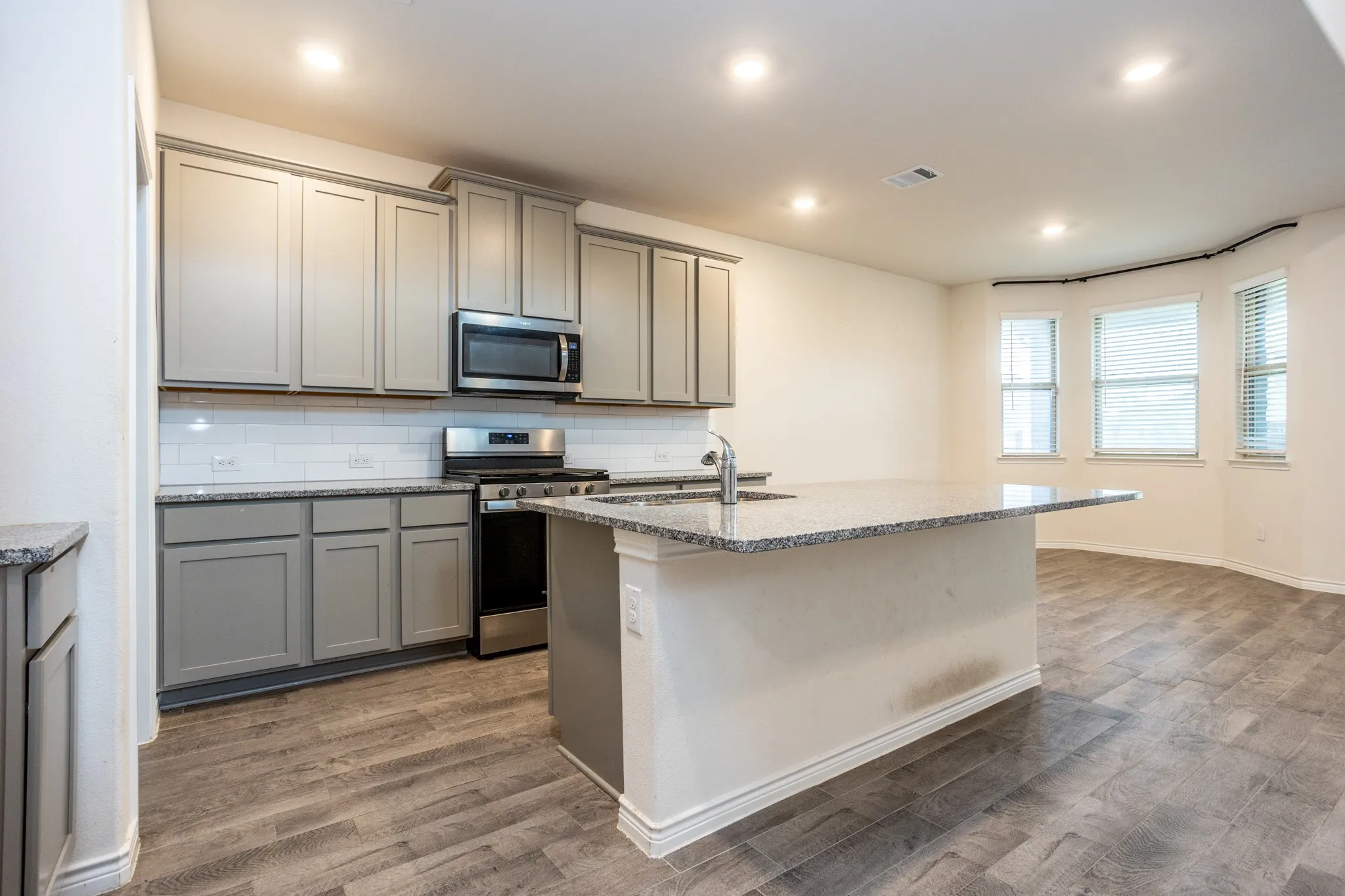 Single Family Residence For Sale in Denton County , 3235 Hunters Glen Drive, Aubrey, Texas 76227, 4 Bedroom, 3 Bathroom, 2 Garage spaces, 2,295 Sqft, built in 2022, mls#21331547, Real Estate Agent in Aubrey, Homes For Sale in Denton county, Homes For Sale in Aubrey, Realtor in Aubrey Texas, Real Estate Brokerage Independent Realty Texas, Luminita Cordes Realtor