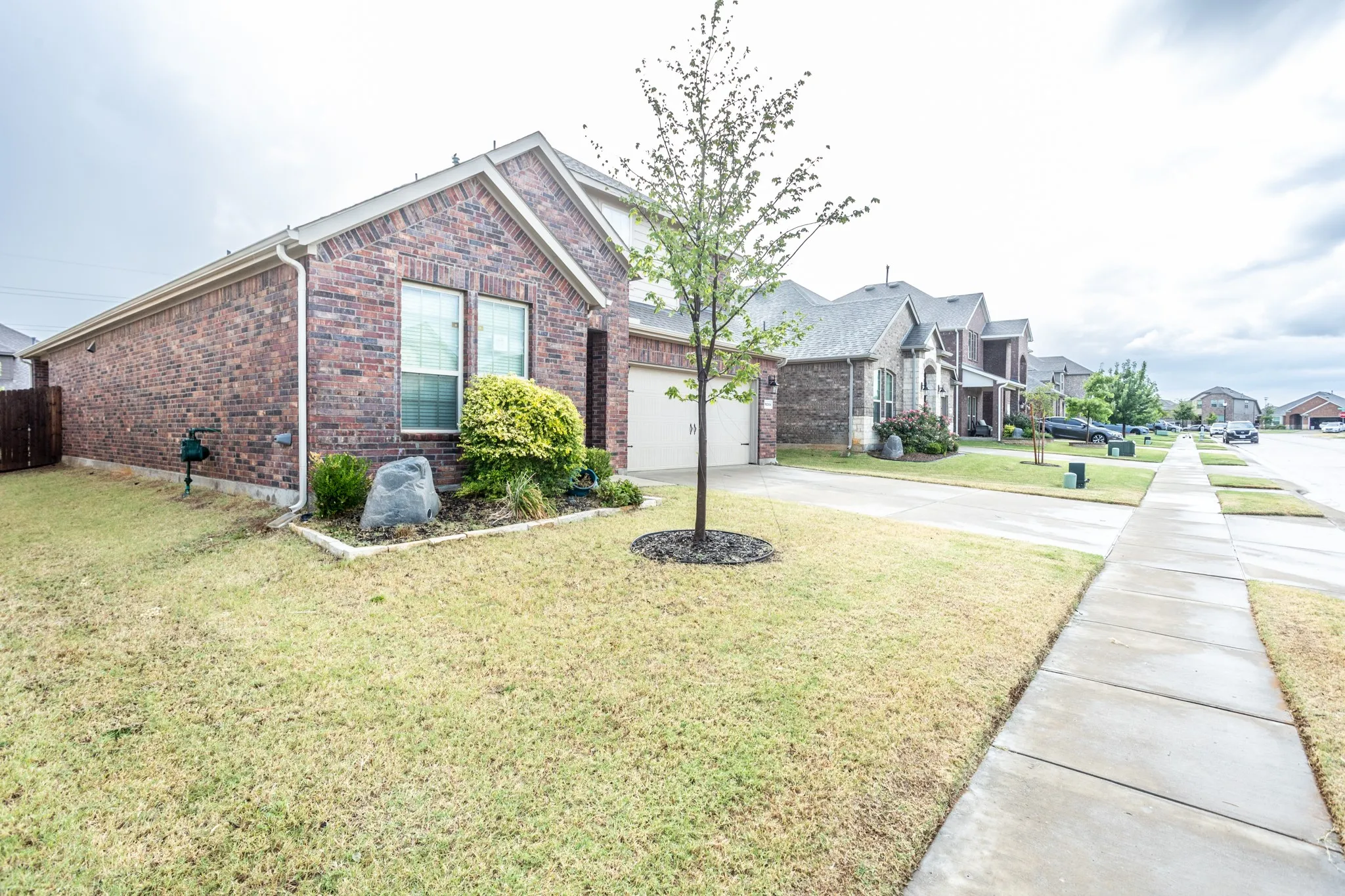 Single Family Residence For Sale in Denton County , 3235 Hunters Glen Drive, Aubrey, Texas 76227, 4 Bedroom, 3 Bathroom, 2 Garage spaces, 2,295 Sqft, built in 2022, mls#21331547, Real Estate Agent in Aubrey, Homes For Sale in Denton county, Homes For Sale in Aubrey, Realtor in Aubrey Texas, Real Estate Brokerage Independent Realty Texas, Luminita Cordes Realtor