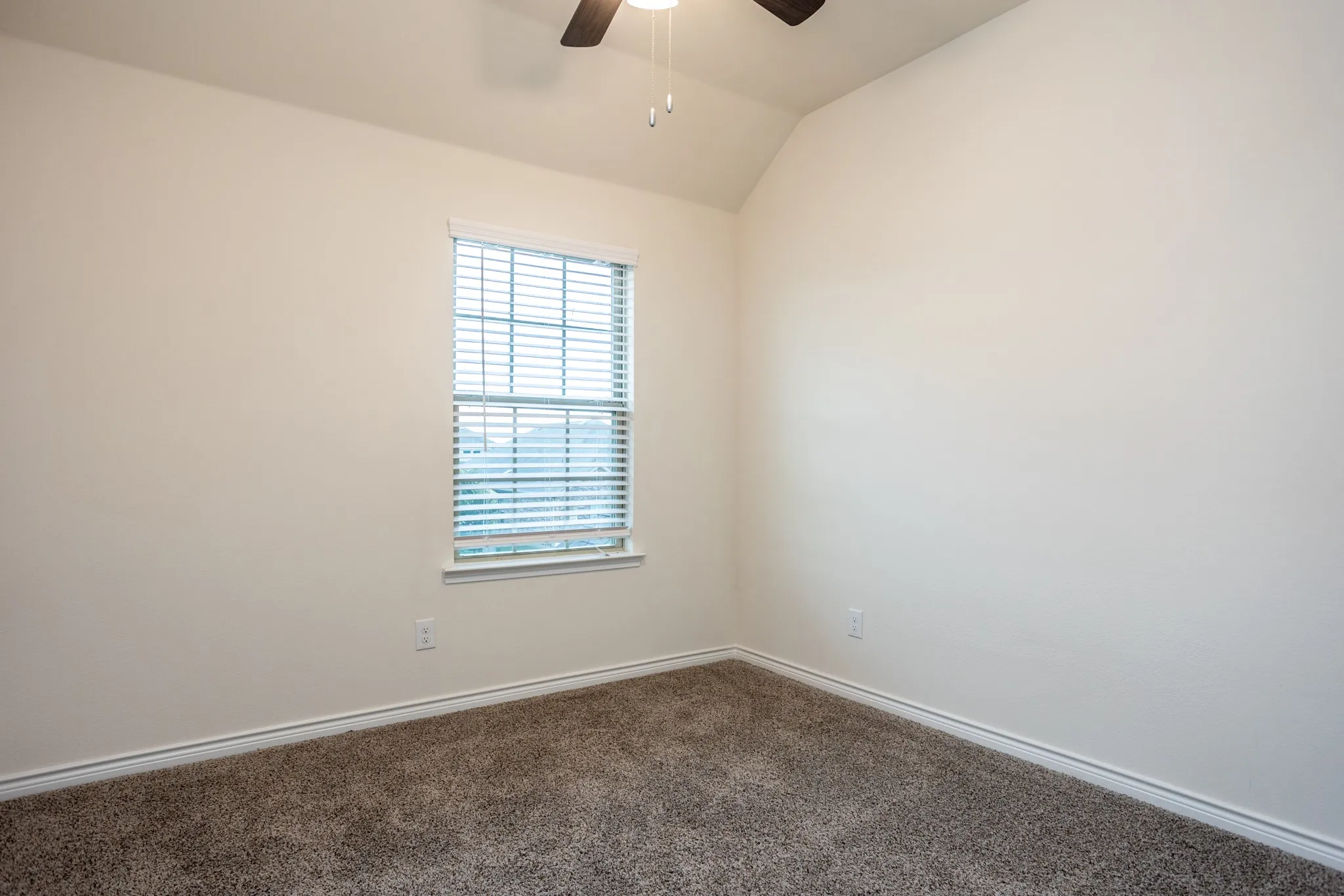 Single Family Residence For Sale in Denton County , 3235 Hunters Glen Drive, Aubrey, Texas 76227, 4 Bedroom, 3 Bathroom, 2 Garage spaces, 2,295 Sqft, built in 2022, mls#21331547, Real Estate Agent in Aubrey, Homes For Sale in Denton county, Homes For Sale in Aubrey, Realtor in Aubrey Texas, Real Estate Brokerage Independent Realty Texas, Luminita Cordes Realtor