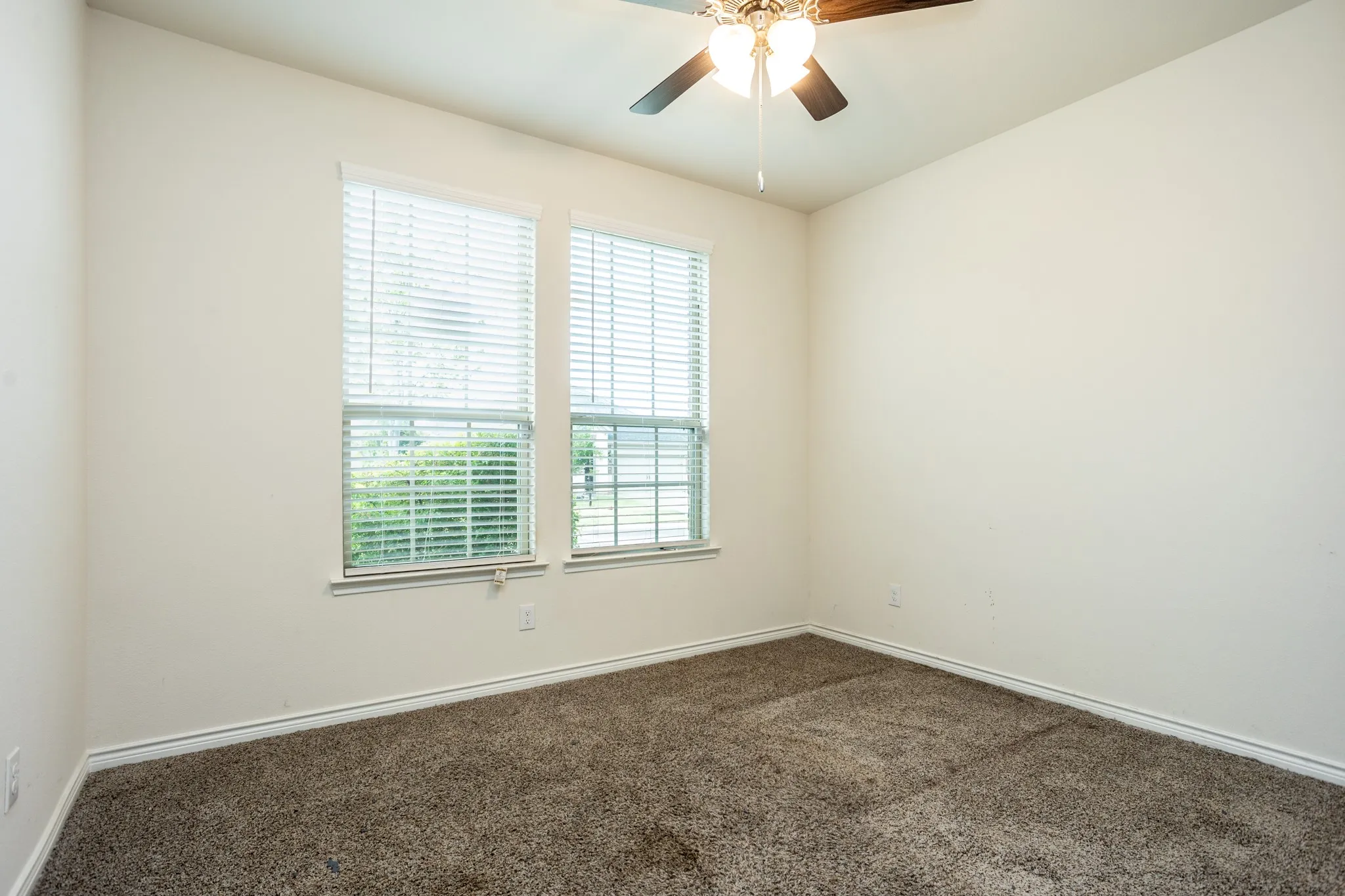 Single Family Residence For Sale in Denton County , 3235 Hunters Glen Drive, Aubrey, Texas 76227, 4 Bedroom, 3 Bathroom, 2 Garage spaces, 2,295 Sqft, built in 2022, mls#21331547, Real Estate Agent in Aubrey, Homes For Sale in Denton county, Homes For Sale in Aubrey, Realtor in Aubrey Texas, Real Estate Brokerage Independent Realty Texas, Luminita Cordes Realtor