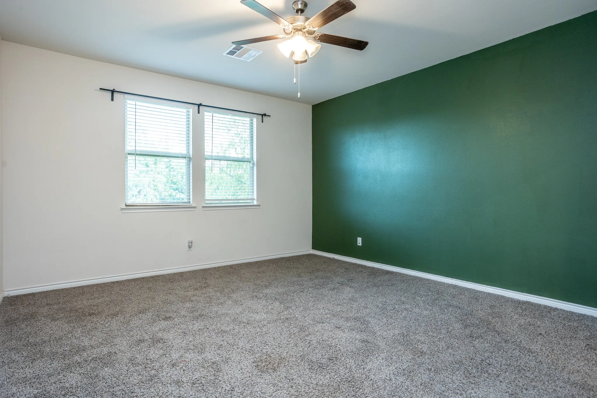 Single Family Residence For Sale in Denton County , 3235 Hunters Glen Drive, Aubrey, Texas 76227, 4 Bedroom, 3 Bathroom, 2 Garage spaces, 2,295 Sqft, built in 2022, mls#21331547, Real Estate Agent in Aubrey, Homes For Sale in Denton county, Homes For Sale in Aubrey, Realtor in Aubrey Texas, Real Estate Brokerage Independent Realty Texas, Luminita Cordes Realtor