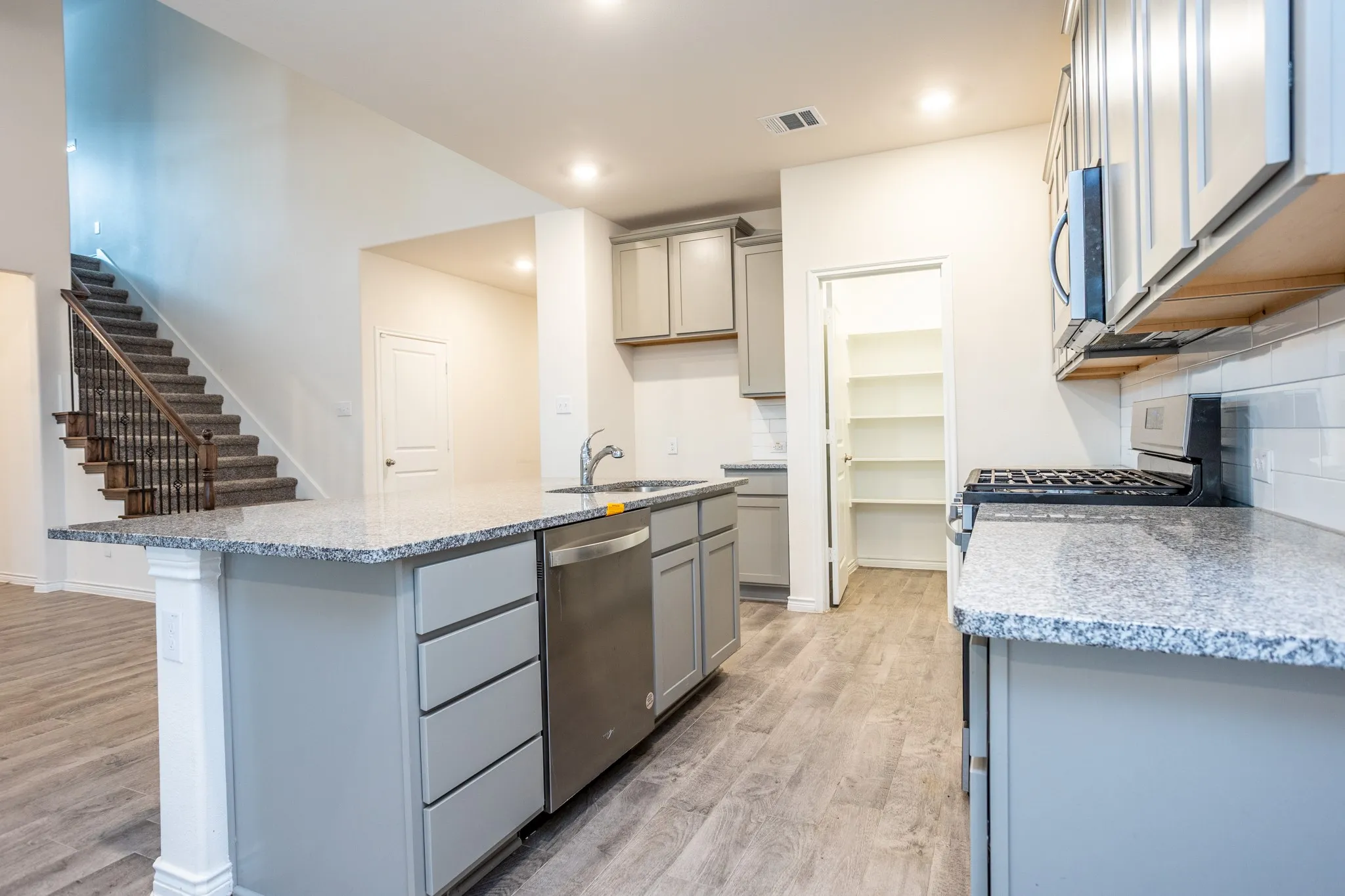 Single Family Residence For Sale in Denton County , 3235 Hunters Glen Drive, Aubrey, Texas 76227, 4 Bedroom, 3 Bathroom, 2 Garage spaces, 2,295 Sqft, built in 2022, mls#21331547, Real Estate Agent in Aubrey, Homes For Sale in Denton county, Homes For Sale in Aubrey, Realtor in Aubrey Texas, Real Estate Brokerage Independent Realty Texas, Luminita Cordes Realtor