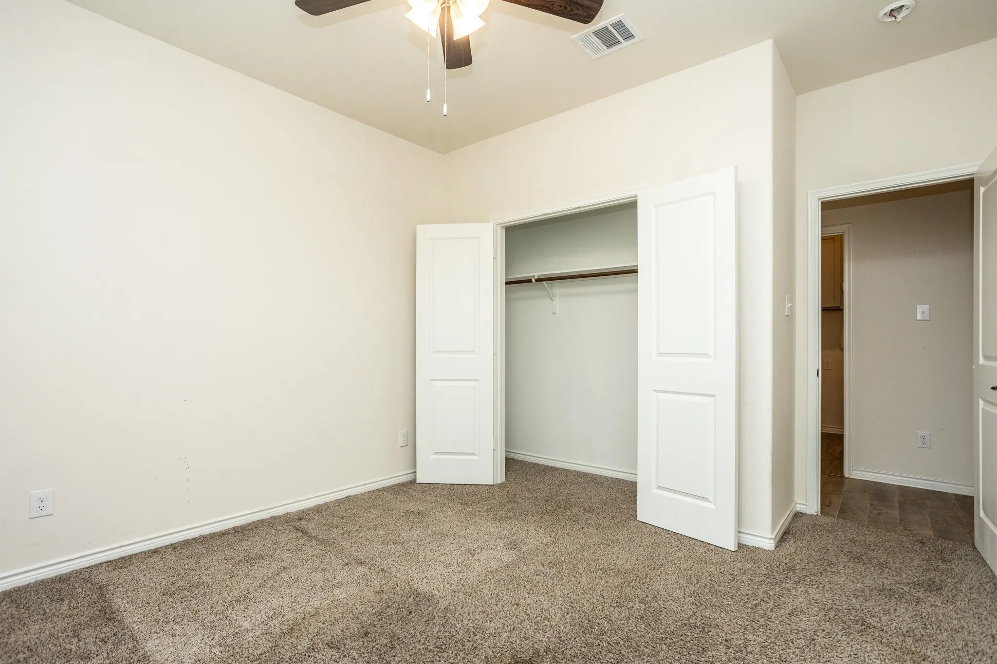 Single Family Residence For Sale in Denton County , 3235 Hunters Glen Drive, Aubrey, Texas 76227, 4 Bedroom, 3 Bathroom, 2 Garage spaces, 2,295 Sqft, built in 2022, mls#21331547, Real Estate Agent in Aubrey, Homes For Sale in Denton county, Homes For Sale in Aubrey, Realtor in Aubrey Texas, Real Estate Brokerage Independent Realty Texas, Luminita Cordes Realtor