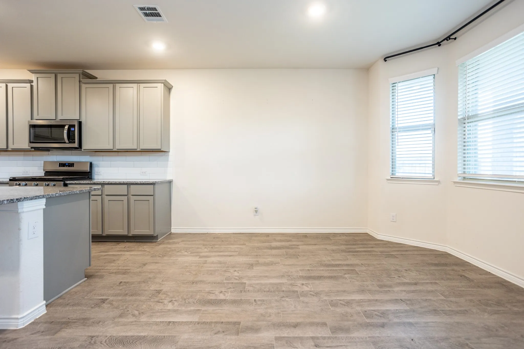 Single Family Residence For Sale in Denton County , 3235 Hunters Glen Drive, Aubrey, Texas 76227, 4 Bedroom, 3 Bathroom, 2 Garage spaces, 2,295 Sqft, built in 2022, mls#21331547, Real Estate Agent in Aubrey, Homes For Sale in Denton county, Homes For Sale in Aubrey, Realtor in Aubrey Texas, Real Estate Brokerage Independent Realty Texas, Luminita Cordes Realtor