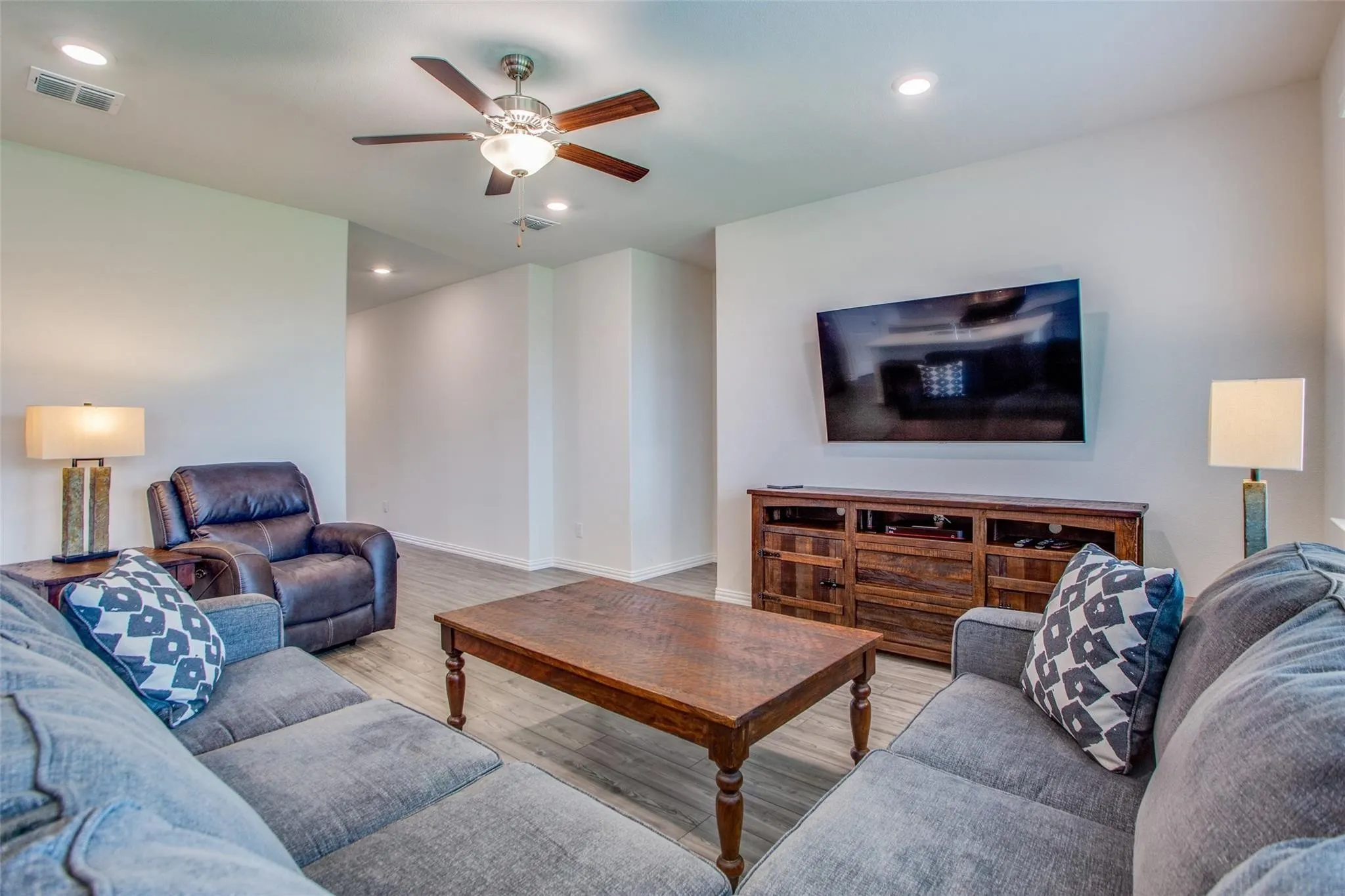 Single Family Residence For Rent in Collin County , 113 Hayes Drive, Anna, Texas 75409, 3 Bedroom, 2 Bathroom, 2 Garage spaces, 1,579 Sqft, built in 2020, mls#21331563, Real Estate Agent in Anna, Homes For Rent in Collin county, Homes For Rent in Anna, Realtor in Anna Texas, Real Estate Brokerage Independent Realty Texas, Luminita Cordes Realtor