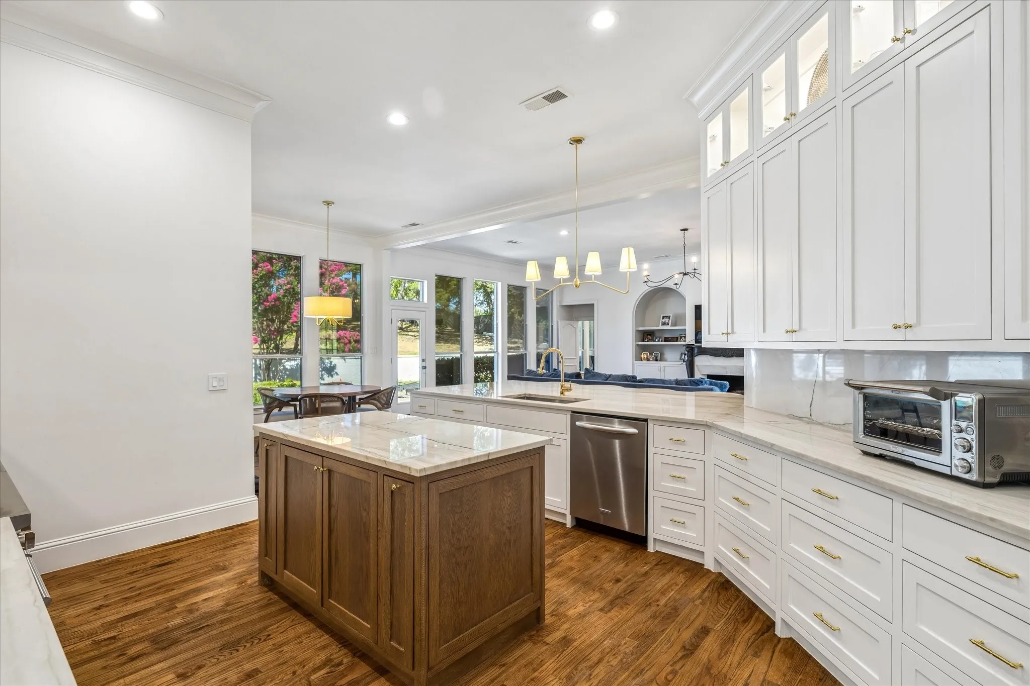 This kitchen is AMAZING! Tons of cabinets and look at that counter space!