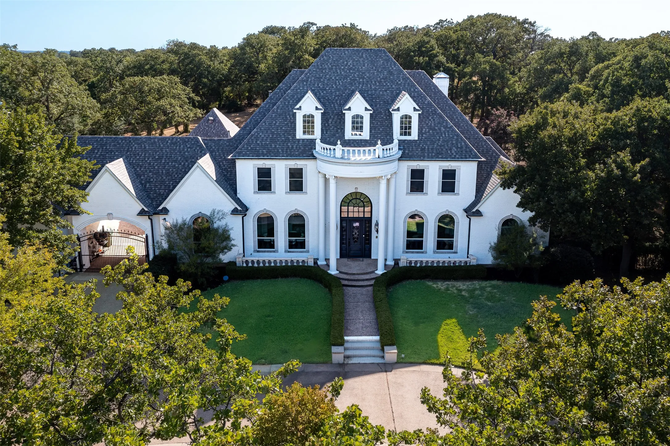 Single Family Residence For Sale in Denton County , 2825 Sun Meadow Drive, Flower Mound, Texas 75022, 5 Bedroom, 5 Bathroom, 4 Garage spaces, 5,068 Sqft, built in 1992, mls#21329732, Real Estate Agent in Flower Mound, Homes For Sale in Denton county, Homes For Sale in Flower Mound, Realtor in Flower Mound Texas, Real Estate Brokerage Independent Realty Texas, Luminita Cordes Realtor