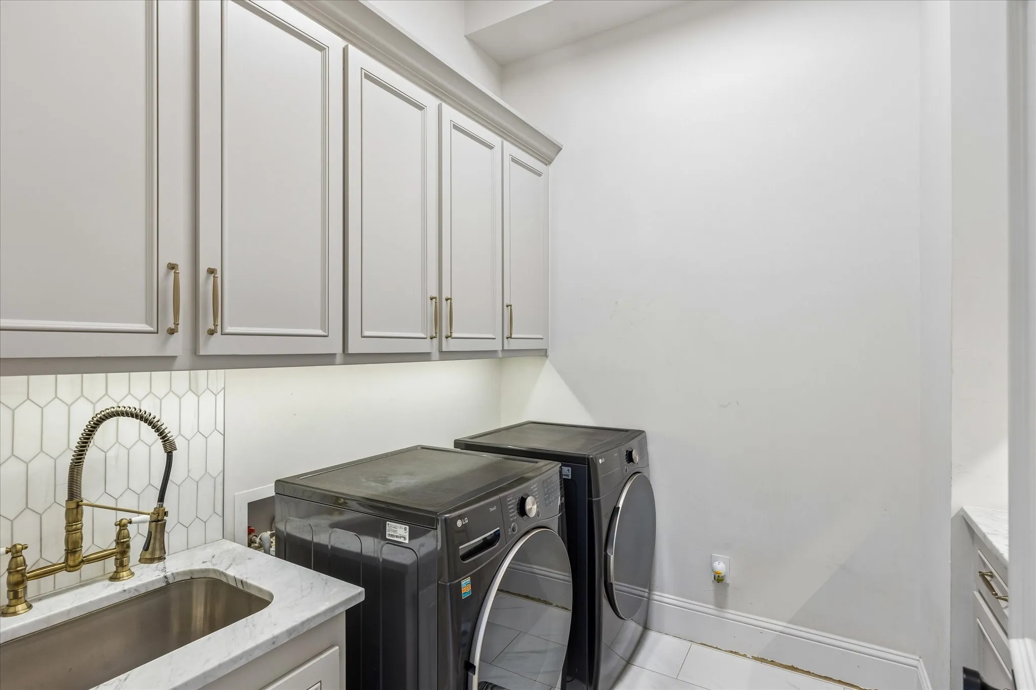 Single Family Residence For Sale in Denton County , 2825 Sun Meadow Drive, Flower Mound, Texas 75022, 5 Bedroom, 5 Bathroom, 4 Garage spaces, 5,068 Sqft, built in 1992, mls#21329732, Real Estate Agent in Flower Mound, Homes For Sale in Denton county, Homes For Sale in Flower Mound, Realtor in Flower Mound Texas, Real Estate Brokerage Independent Realty Texas, Luminita Cordes Realtor