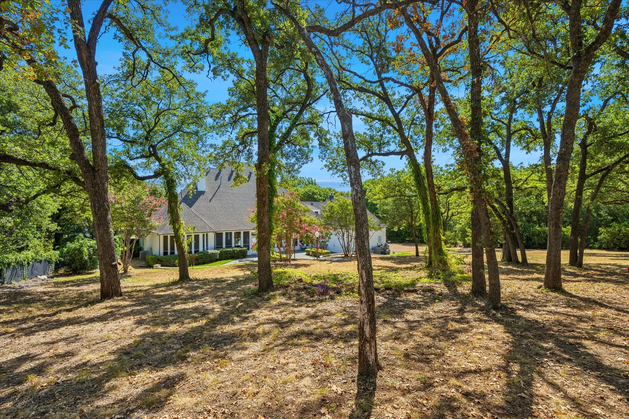 Single Family Residence For Sale in Denton County , 2825 Sun Meadow Drive, Flower Mound, Texas 75022, 5 Bedroom, 5 Bathroom, 4 Garage spaces, 5,068 Sqft, built in 1992, mls#21329732, Real Estate Agent in Flower Mound, Homes For Sale in Denton county, Homes For Sale in Flower Mound, Realtor in Flower Mound Texas, Real Estate Brokerage Independent Realty Texas, Luminita Cordes Realtor