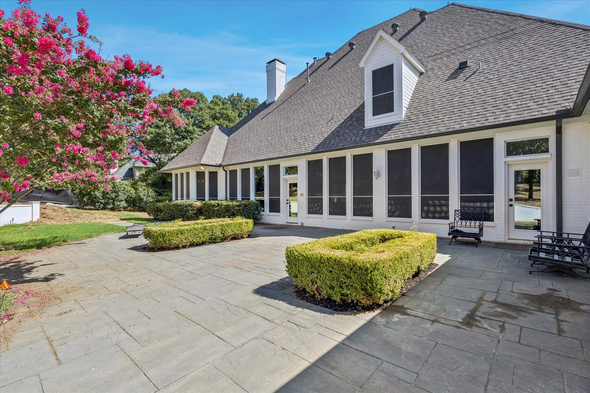 Single Family Residence For Sale in Denton County , 2825 Sun Meadow Drive, Flower Mound, Texas 75022, 5 Bedroom, 5 Bathroom, 4 Garage spaces, 5,068 Sqft, built in 1992, mls#21329732, Real Estate Agent in Flower Mound, Homes For Sale in Denton county, Homes For Sale in Flower Mound, Realtor in Flower Mound Texas, Real Estate Brokerage Independent Realty Texas, Luminita Cordes Realtor