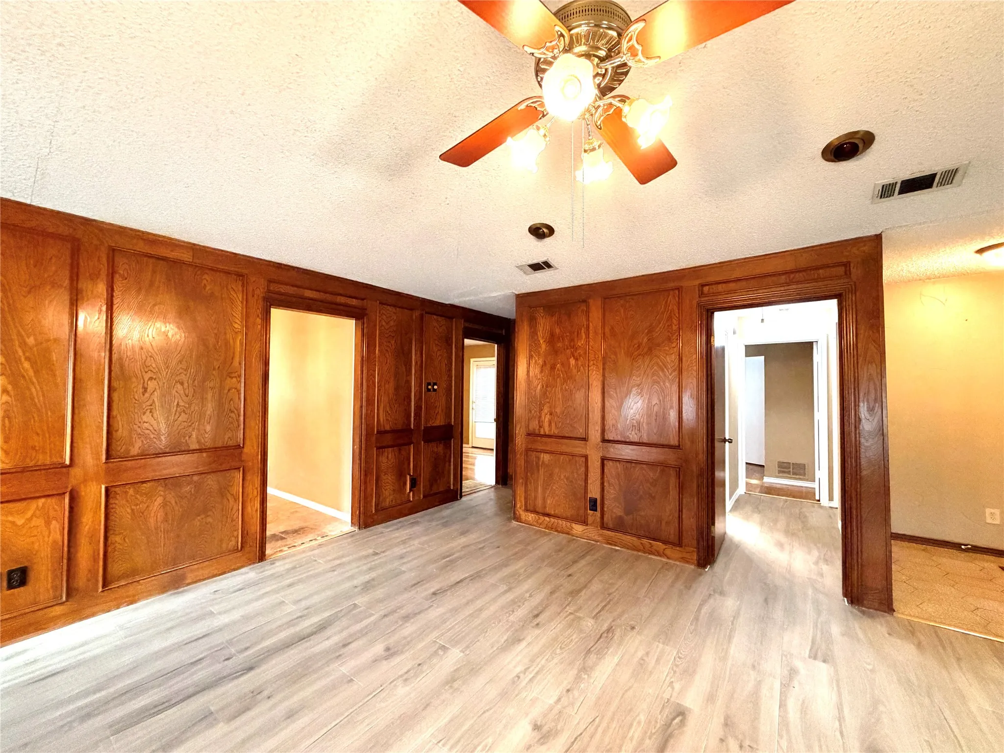 Single Family Residence For Rent in Dallas County , 1238 Richland Oaks Drive, Richardson, Texas 75081, 3 Bedroom, 2 Bathroom, 2 Garage spaces, 1,632 Sqft, built in 1978, mls#21331570, Real Estate Agent in Richardson, Homes For Rent in Dallas county, Homes For Rent in Richardson, Realtor in Richardson Texas, Real Estate Brokerage Independent Realty Texas, Luminita Cordes Realtor