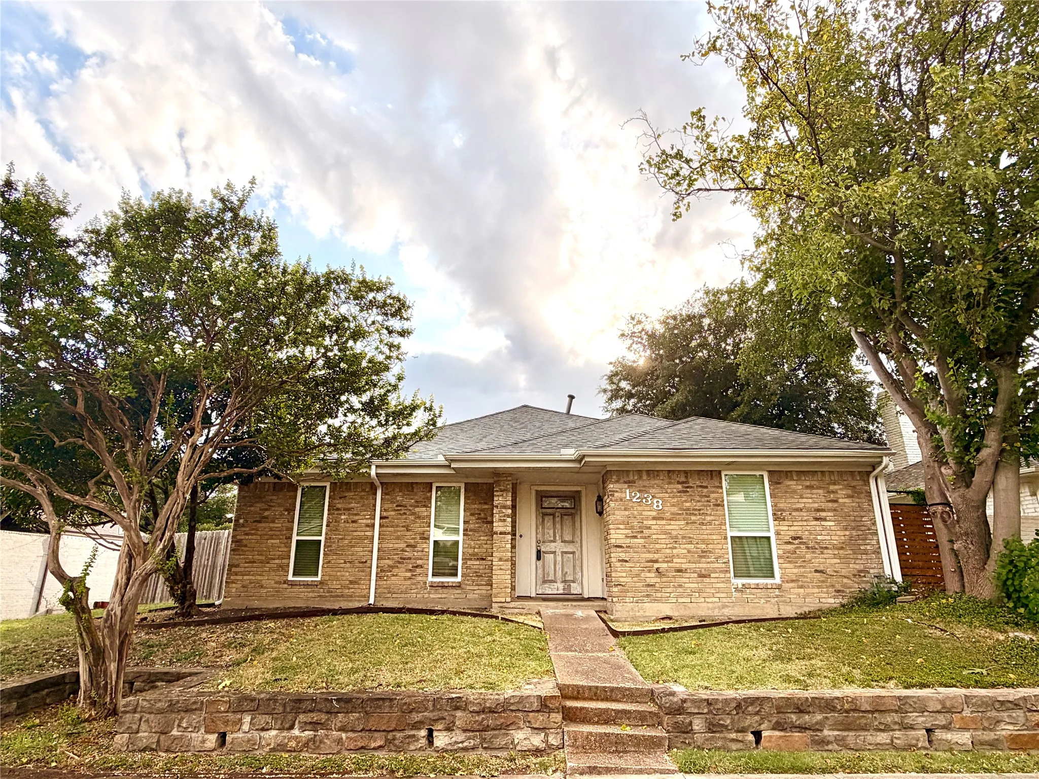 Single Family Residence For Rent in Dallas County , 1238 Richland Oaks Drive, Richardson, Texas 75081, 3 Bedroom, 2 Bathroom, 2 Garage spaces, 1,632 Sqft, built in 1978, mls#21331570, Real Estate Agent in Richardson, Homes For Rent in Dallas county, Homes For Rent in Richardson, Realtor in Richardson Texas, Real Estate Brokerage Independent Realty Texas, Luminita Cordes Realtor