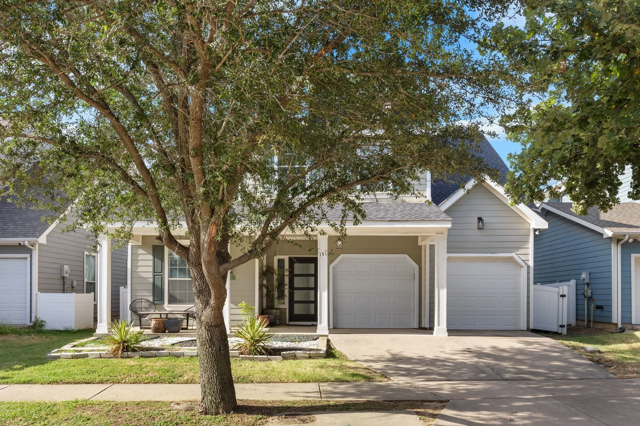 Single Family Residence For Sale in Denton County , 9918 Maple Drive, Providence Village, Texas 76227, 3 Bedrooms, 2 Bathrooms, 2 Garage spaces, 2,325 Sqft, built in 2003, Price $360,000, mls#21330416, Real Estate Agent in Providence Village, Homes For Sale in Denton county, Homes For Sale in Providence Village, Realtor in Providence Village Texas, Real Estate Brokerage Independent Realty Texas, Luminita Cordes Realtor