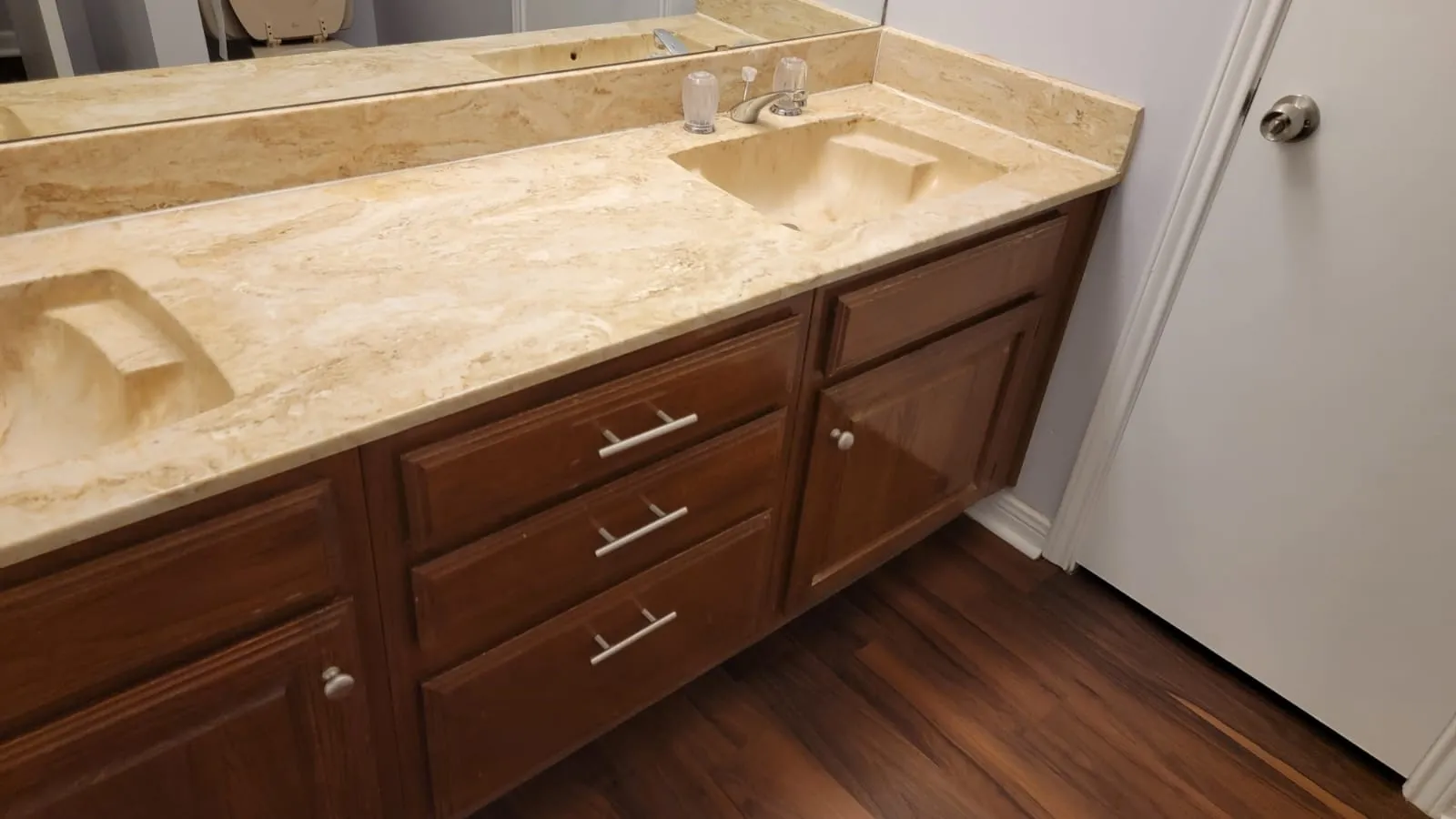 Condominium For Rent in Tarrant County , 2103 Friendly Drive 3222, Arlington, Texas 76011, 2 Bedrooms, 1 Bathroom, Garage spaces, 963 Sqft, built in 1982, Price $1,450, mls#21331501, Real Estate Agent in Arlington, Homes For Rent in Tarrant county, Homes For Rent in Arlington, Realtor in Arlington Texas, Real Estate Brokerage Independent Realty Texas, Luminita Cordes Realtor