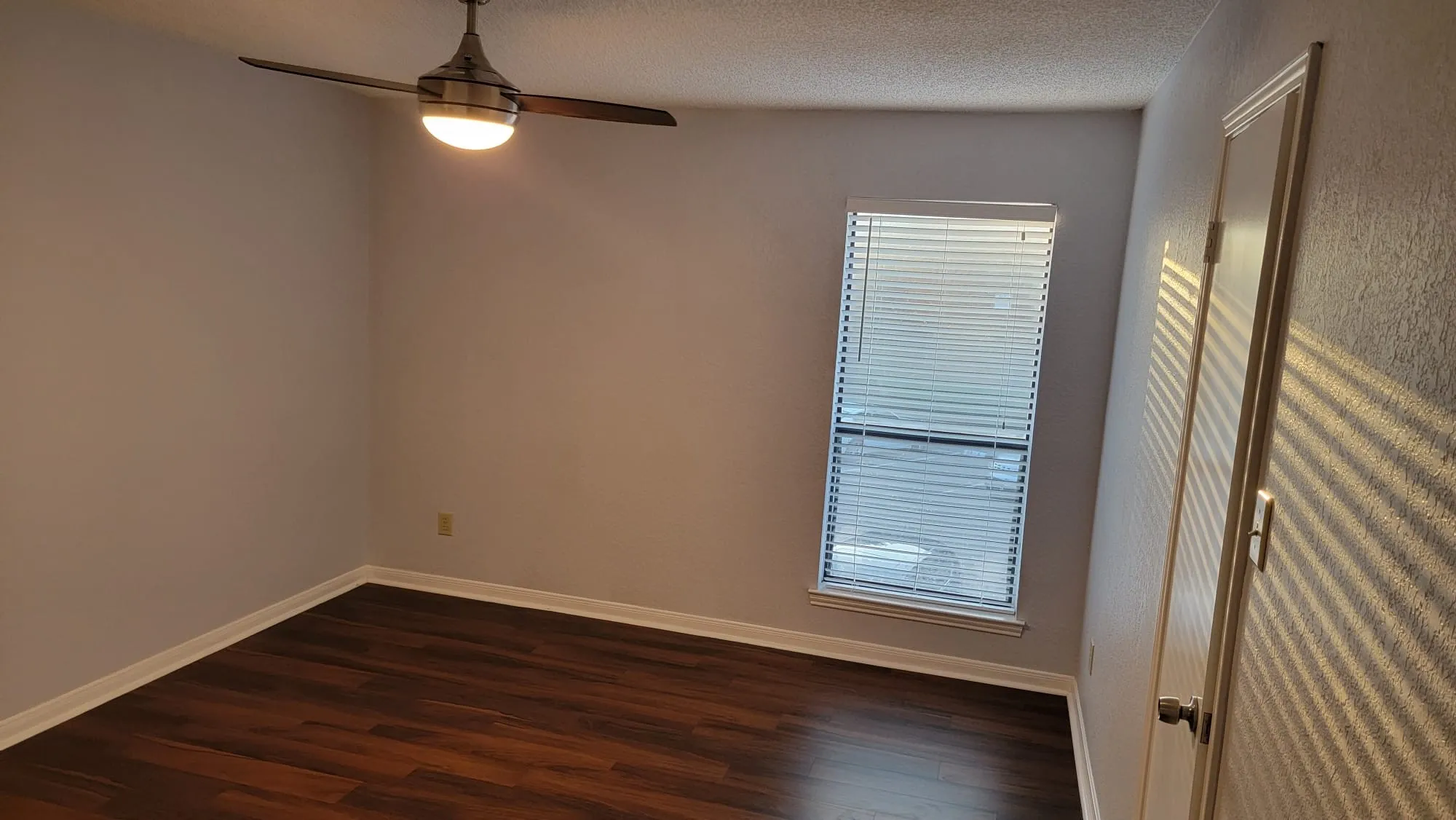 Condominium For Rent in Tarrant County , 2103 Friendly Drive 3222, Arlington, Texas 76011, 2 Bedrooms, 1 Bathroom, Garage spaces, 963 Sqft, built in 1982, Price $1,450, mls#21331501, Real Estate Agent in Arlington, Homes For Rent in Tarrant county, Homes For Rent in Arlington, Realtor in Arlington Texas, Real Estate Brokerage Independent Realty Texas, Luminita Cordes Realtor