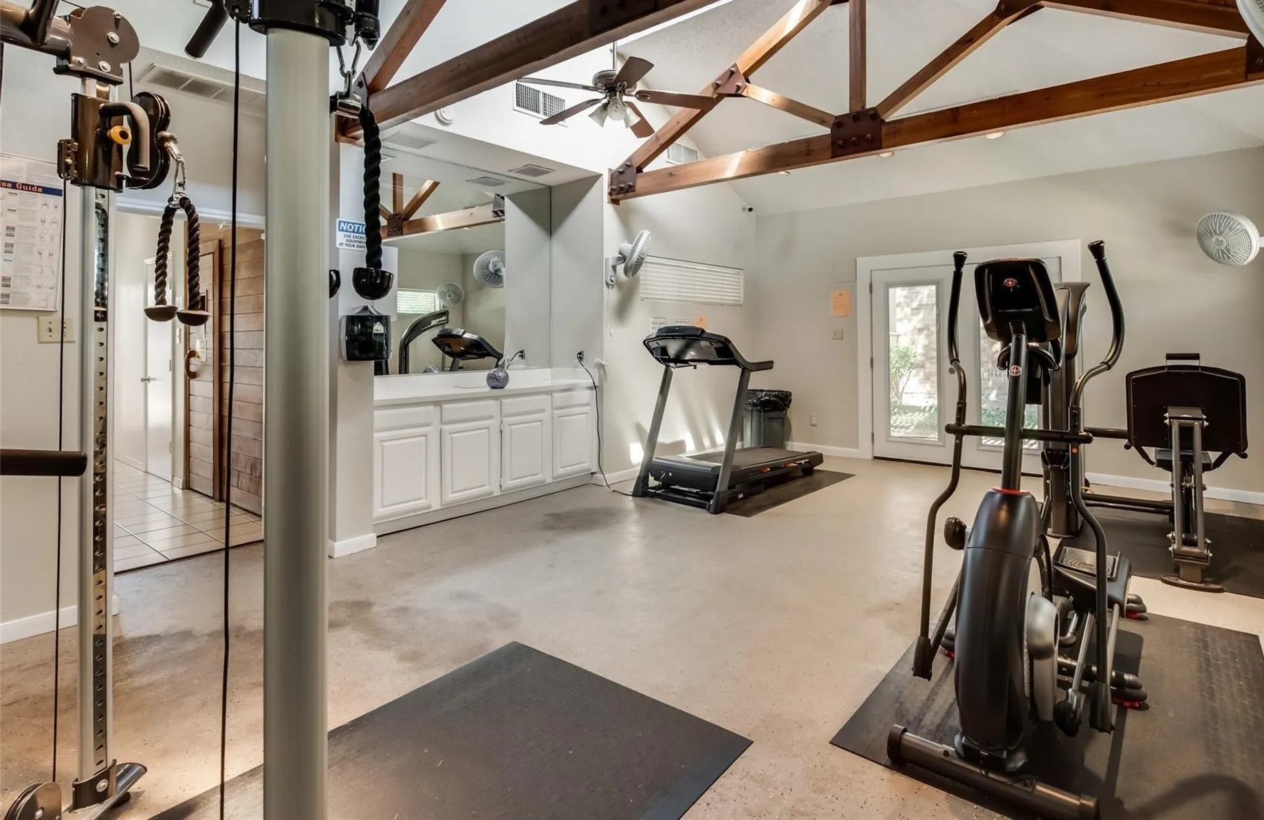 Condominium For Rent in Tarrant County , 2103 Friendly Drive 3222, Arlington, Texas 76011, 2 Bedrooms, 1 Bathroom, Garage spaces, 963 Sqft, built in 1982, Price $1,450, mls#21331501, Real Estate Agent in Arlington, Homes For Rent in Tarrant county, Homes For Rent in Arlington, Realtor in Arlington Texas, Real Estate Brokerage Independent Realty Texas, Luminita Cordes Realtor
