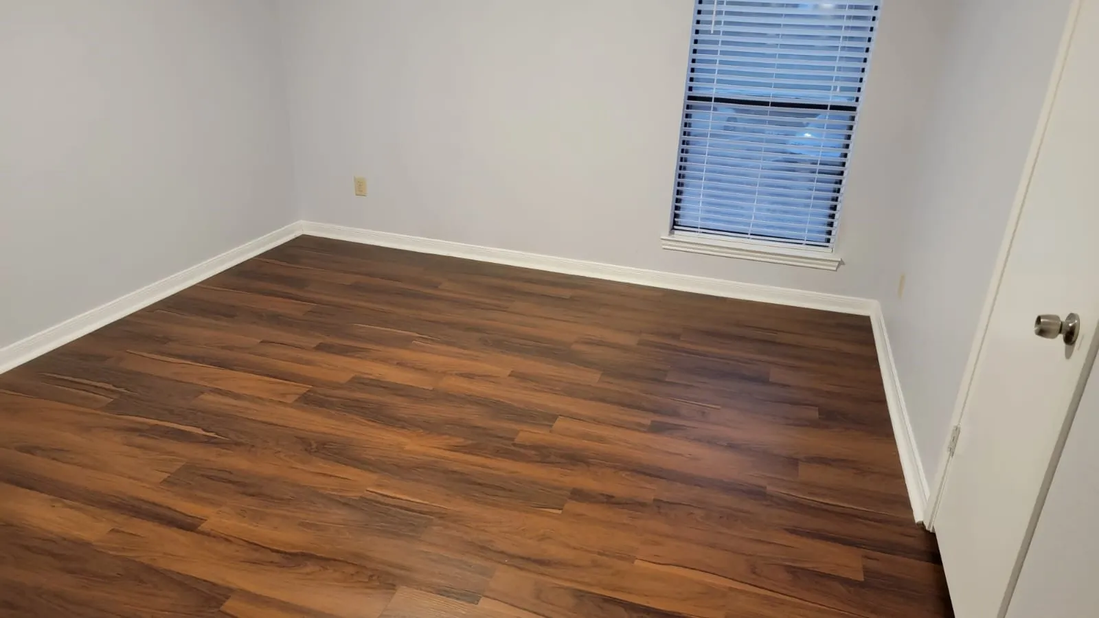 Condominium For Rent in Tarrant County , 2103 Friendly Drive 3222, Arlington, Texas 76011, 2 Bedrooms, 1 Bathroom, Garage spaces, 963 Sqft, built in 1982, Price $1,450, mls#21331501, Real Estate Agent in Arlington, Homes For Rent in Tarrant county, Homes For Rent in Arlington, Realtor in Arlington Texas, Real Estate Brokerage Independent Realty Texas, Luminita Cordes Realtor