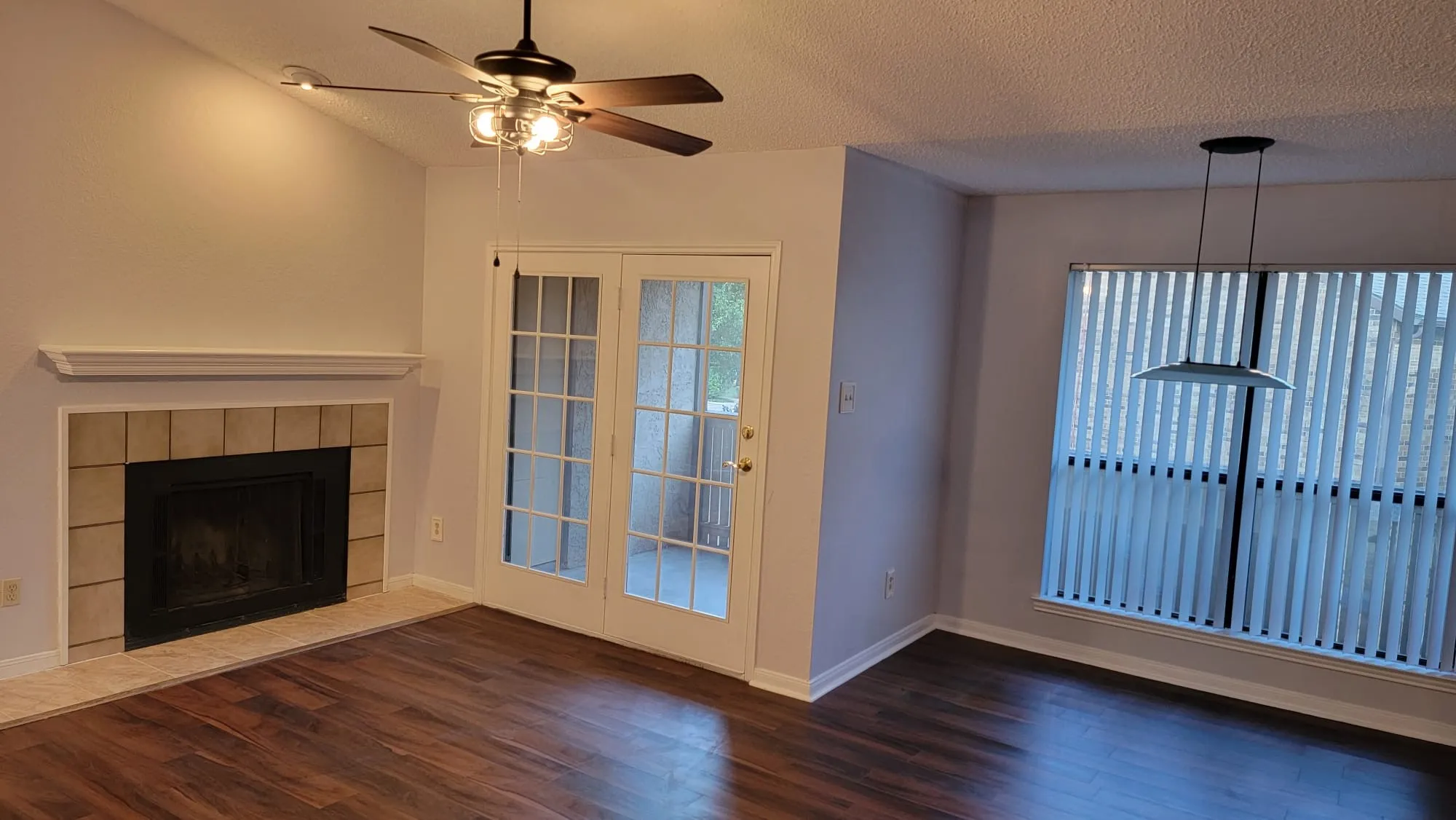 Condominium For Rent in Tarrant County , 2103 Friendly Drive 3222, Arlington, Texas 76011, 2 Bedrooms, 1 Bathroom, Garage spaces, 963 Sqft, built in 1982, Price $1,450, mls#21331501, Real Estate Agent in Arlington, Homes For Rent in Tarrant county, Homes For Rent in Arlington, Realtor in Arlington Texas, Real Estate Brokerage Independent Realty Texas, Luminita Cordes Realtor