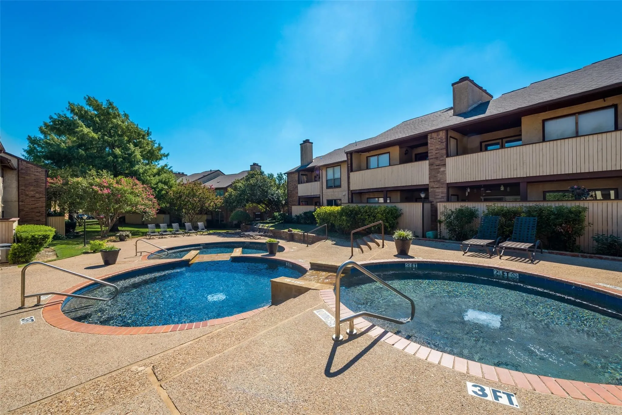 Condominium For Rent in Tarrant County , 2103 Friendly Drive 3222, Arlington, Texas 76011, 2 Bedrooms, 1 Bathroom, Garage spaces, 963 Sqft, built in 1982, Price $1,450, mls#21331501, Real Estate Agent in Arlington, Homes For Rent in Tarrant county, Homes For Rent in Arlington, Realtor in Arlington Texas, Real Estate Brokerage Independent Realty Texas, Luminita Cordes Realtor