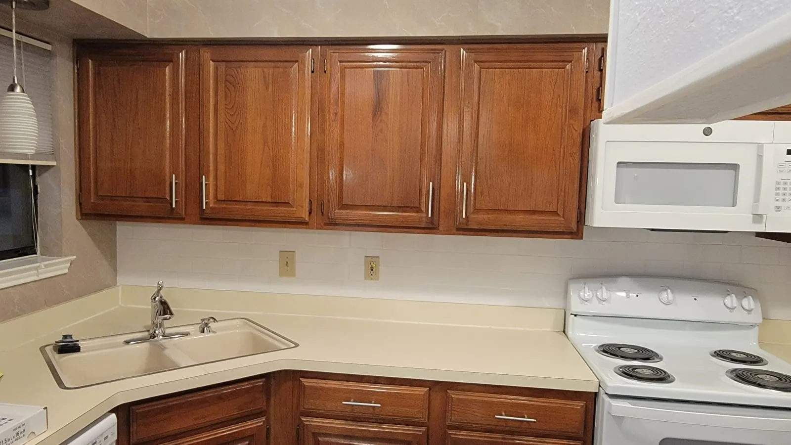 Condominium For Rent in Tarrant County , 2103 Friendly Drive 3222, Arlington, Texas 76011, 2 Bedrooms, 1 Bathroom, Garage spaces, 963 Sqft, built in 1982, Price $1,450, mls#21331501, Real Estate Agent in Arlington, Homes For Rent in Tarrant county, Homes For Rent in Arlington, Realtor in Arlington Texas, Real Estate Brokerage Independent Realty Texas, Luminita Cordes Realtor
