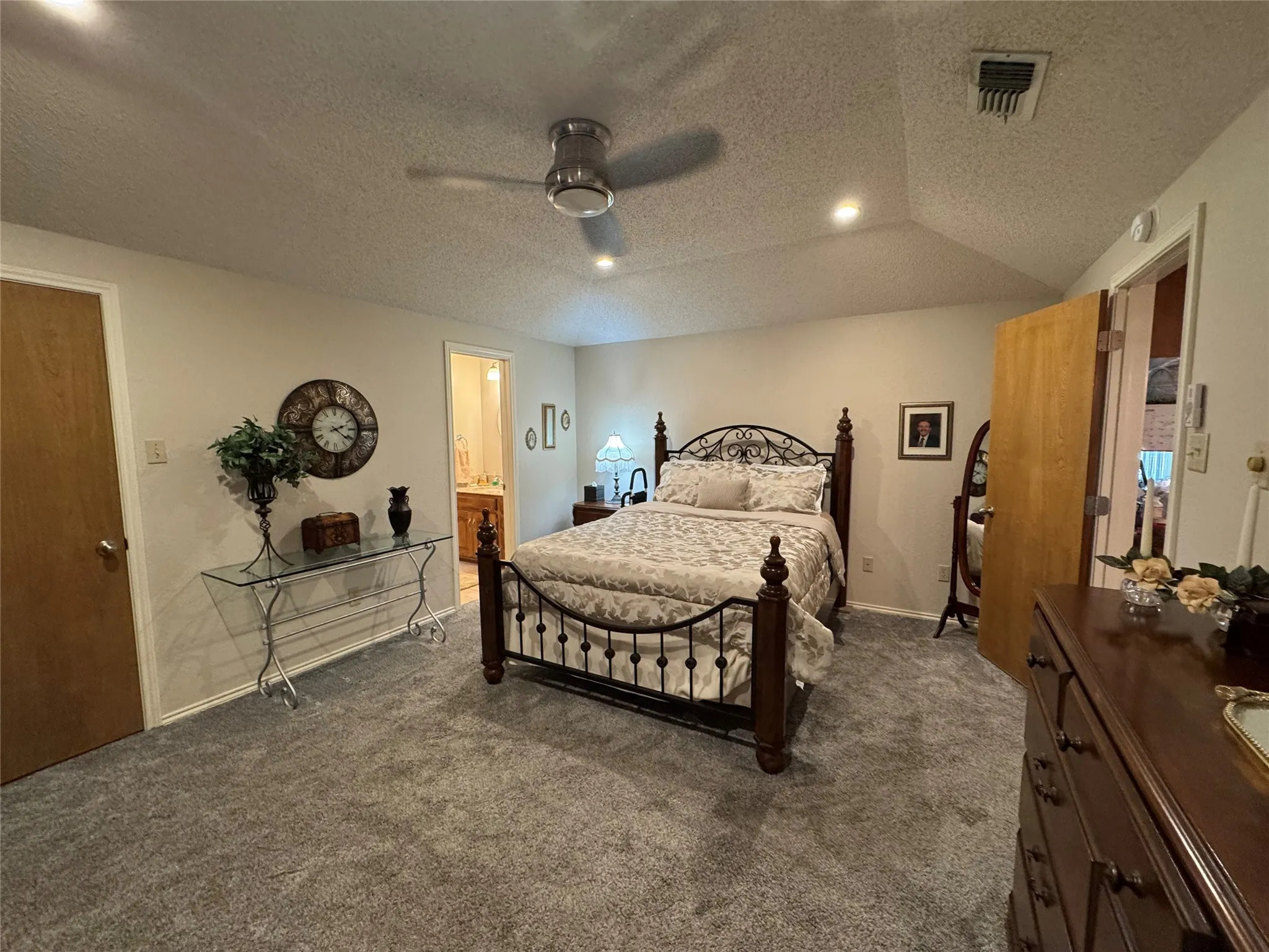 Single Family Residence For Sale in Hood County , 1104 Dove Hollow Road, Granbury, Texas 76048, 3 Bedroom, 2 Bathroom, 2 Garage spaces, 1,790 Sqft, built in 1983, Price $315,000, mls#21331591, Real Estate Agent in Granbury, Homes For Sale in Hood county, Homes For Sale in Granbury, Realtor in Granbury Texas, Real Estate Brokerage Independent Realty Texas, Luminita Cordes Realtor