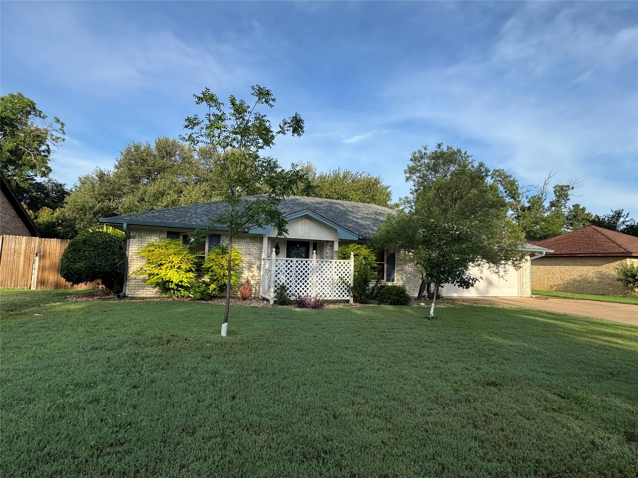 Single Family Residence For Sale in Hood County , 1104 Dove Hollow Road, Granbury, Texas 76048, 3 Bedroom, 2 Bathroom, 2 Garage spaces, 1,790 Sqft, built in 1983, Price $315,000, mls#21331591, Real Estate Agent in Granbury, Homes For Sale in Hood county, Homes For Sale in Granbury, Realtor in Granbury Texas, Real Estate Brokerage Independent Realty Texas, Luminita Cordes Realtor
