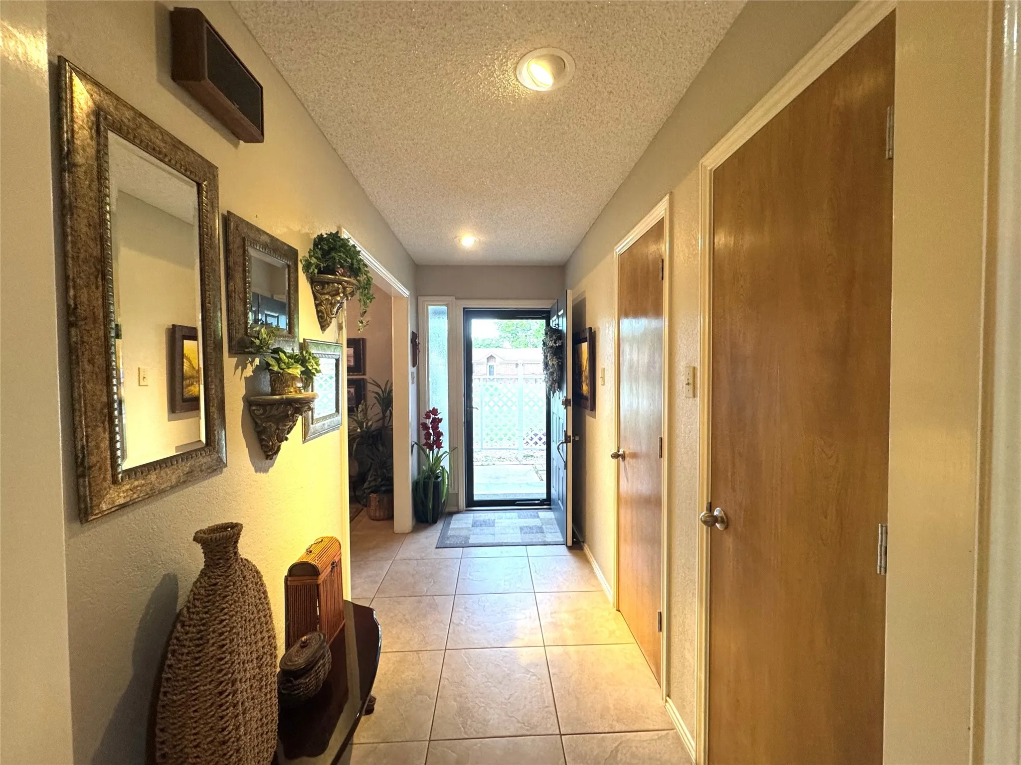 Single Family Residence For Sale in Hood County , 1104 Dove Hollow Road, Granbury, Texas 76048, 3 Bedroom, 2 Bathroom, 2 Garage spaces, 1,790 Sqft, built in 1983, Price $315,000, mls#21331591, Real Estate Agent in Granbury, Homes For Sale in Hood county, Homes For Sale in Granbury, Realtor in Granbury Texas, Real Estate Brokerage Independent Realty Texas, Luminita Cordes Realtor