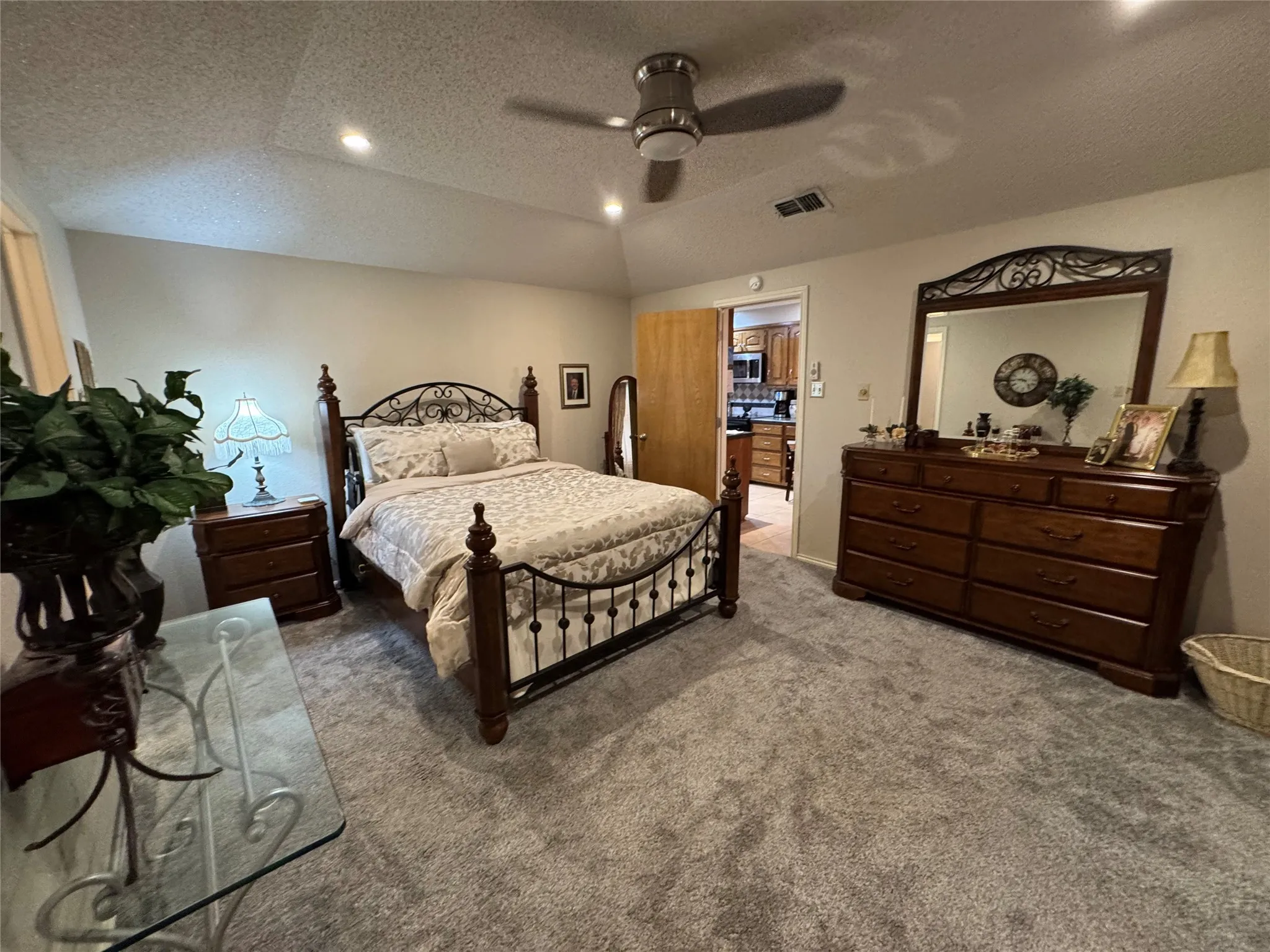 Single Family Residence For Sale in Hood County , 1104 Dove Hollow Road, Granbury, Texas 76048, 3 Bedroom, 2 Bathroom, 2 Garage spaces, 1,790 Sqft, built in 1983, Price $315,000, mls#21331591, Real Estate Agent in Granbury, Homes For Sale in Hood county, Homes For Sale in Granbury, Realtor in Granbury Texas, Real Estate Brokerage Independent Realty Texas, Luminita Cordes Realtor