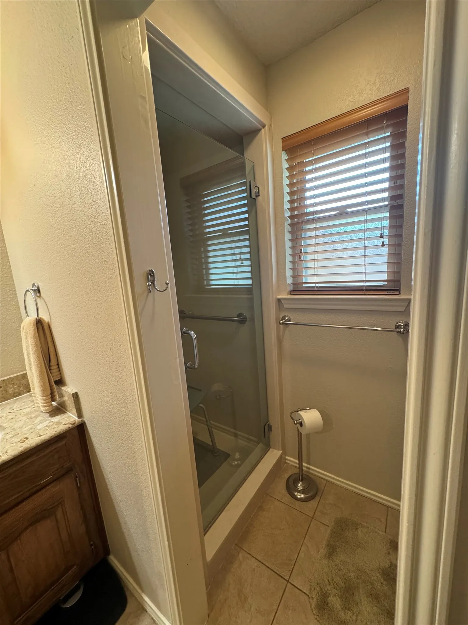 Single Family Residence For Sale in Hood County , 1104 Dove Hollow Road, Granbury, Texas 76048, 3 Bedroom, 2 Bathroom, 2 Garage spaces, 1,790 Sqft, built in 1983, Price $315,000, mls#21331591, Real Estate Agent in Granbury, Homes For Sale in Hood county, Homes For Sale in Granbury, Realtor in Granbury Texas, Real Estate Brokerage Independent Realty Texas, Luminita Cordes Realtor