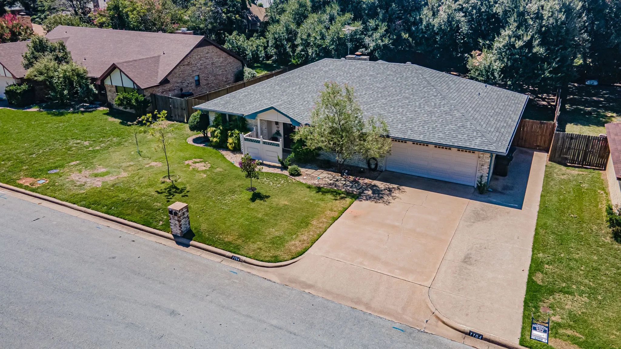 Single Family Residence For Sale in Hood County , 1104 Dove Hollow Road, Granbury, Texas 76048, 3 Bedroom, 2 Bathroom, 2 Garage spaces, 1,790 Sqft, built in 1983, Price $315,000, mls#21331591, Real Estate Agent in Granbury, Homes For Sale in Hood county, Homes For Sale in Granbury, Realtor in Granbury Texas, Real Estate Brokerage Independent Realty Texas, Luminita Cordes Realtor