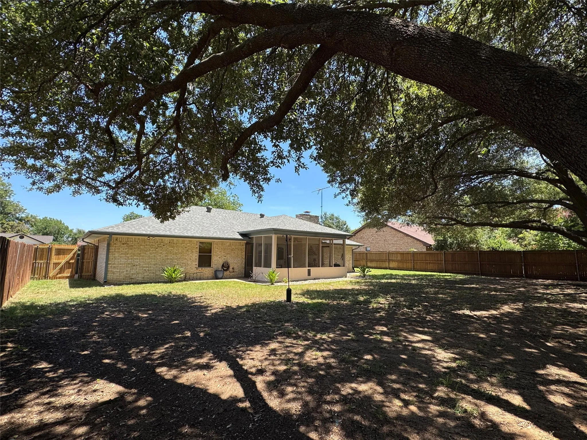 Single Family Residence For Sale in Hood County , 1104 Dove Hollow Road, Granbury, Texas 76048, 3 Bedroom, 2 Bathroom, 2 Garage spaces, 1,790 Sqft, built in 1983, Price $315,000, mls#21331591, Real Estate Agent in Granbury, Homes For Sale in Hood county, Homes For Sale in Granbury, Realtor in Granbury Texas, Real Estate Brokerage Independent Realty Texas, Luminita Cordes Realtor