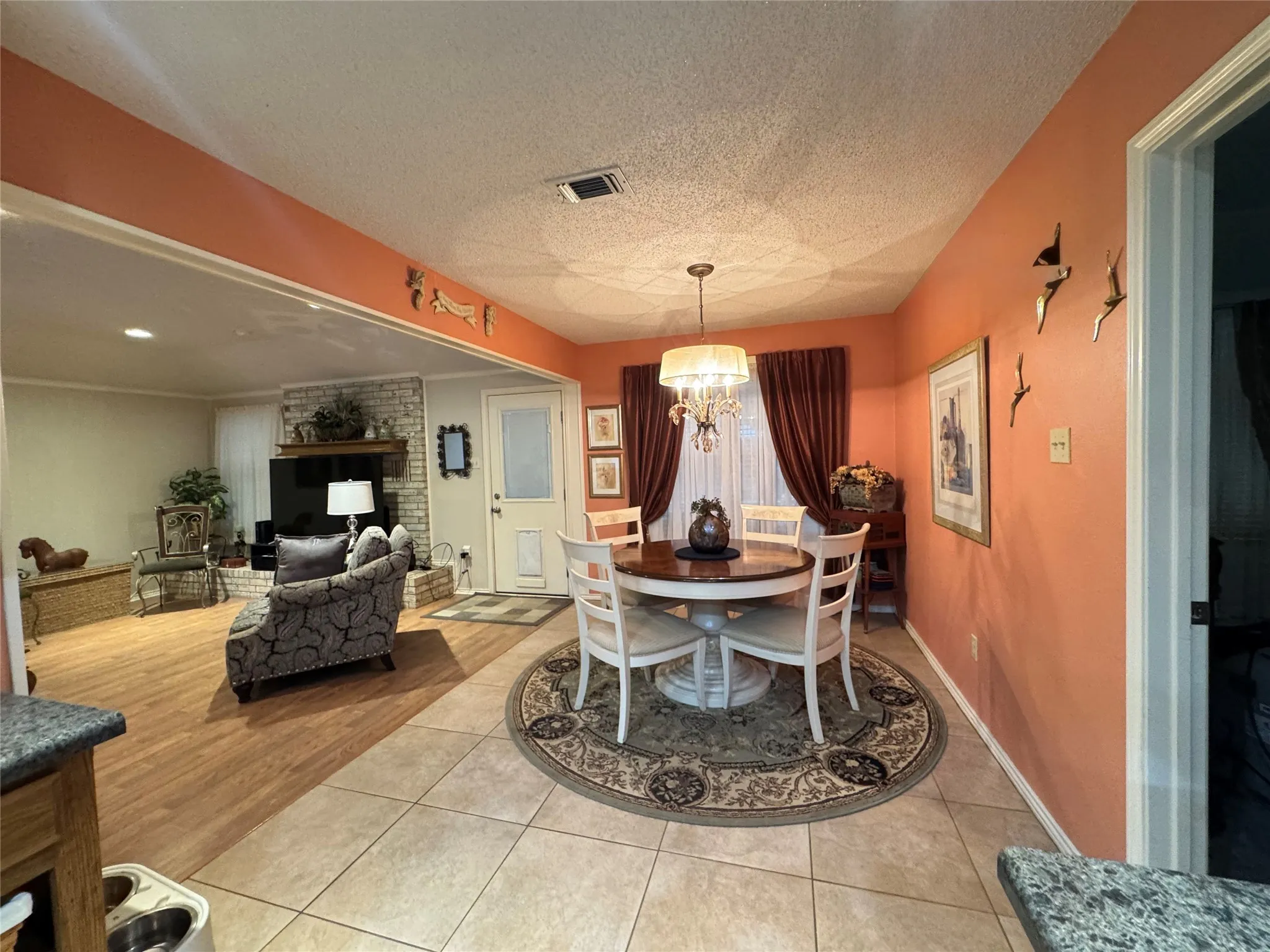 Single Family Residence For Sale in Hood County , 1104 Dove Hollow Road, Granbury, Texas 76048, 3 Bedroom, 2 Bathroom, 2 Garage spaces, 1,790 Sqft, built in 1983, Price $315,000, mls#21331591, Real Estate Agent in Granbury, Homes For Sale in Hood county, Homes For Sale in Granbury, Realtor in Granbury Texas, Real Estate Brokerage Independent Realty Texas, Luminita Cordes Realtor