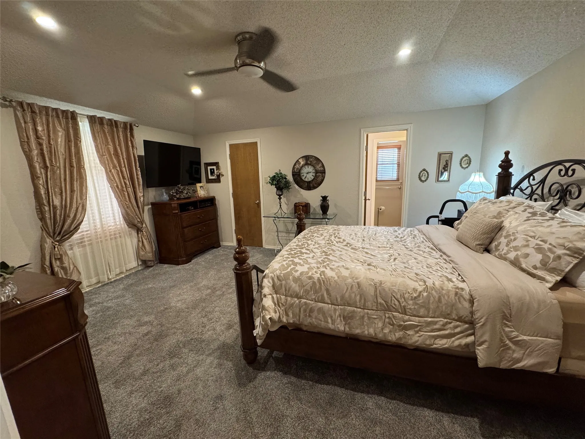 Single Family Residence For Sale in Hood County , 1104 Dove Hollow Road, Granbury, Texas 76048, 3 Bedroom, 2 Bathroom, 2 Garage spaces, 1,790 Sqft, built in 1983, Price $315,000, mls#21331591, Real Estate Agent in Granbury, Homes For Sale in Hood county, Homes For Sale in Granbury, Realtor in Granbury Texas, Real Estate Brokerage Independent Realty Texas, Luminita Cordes Realtor