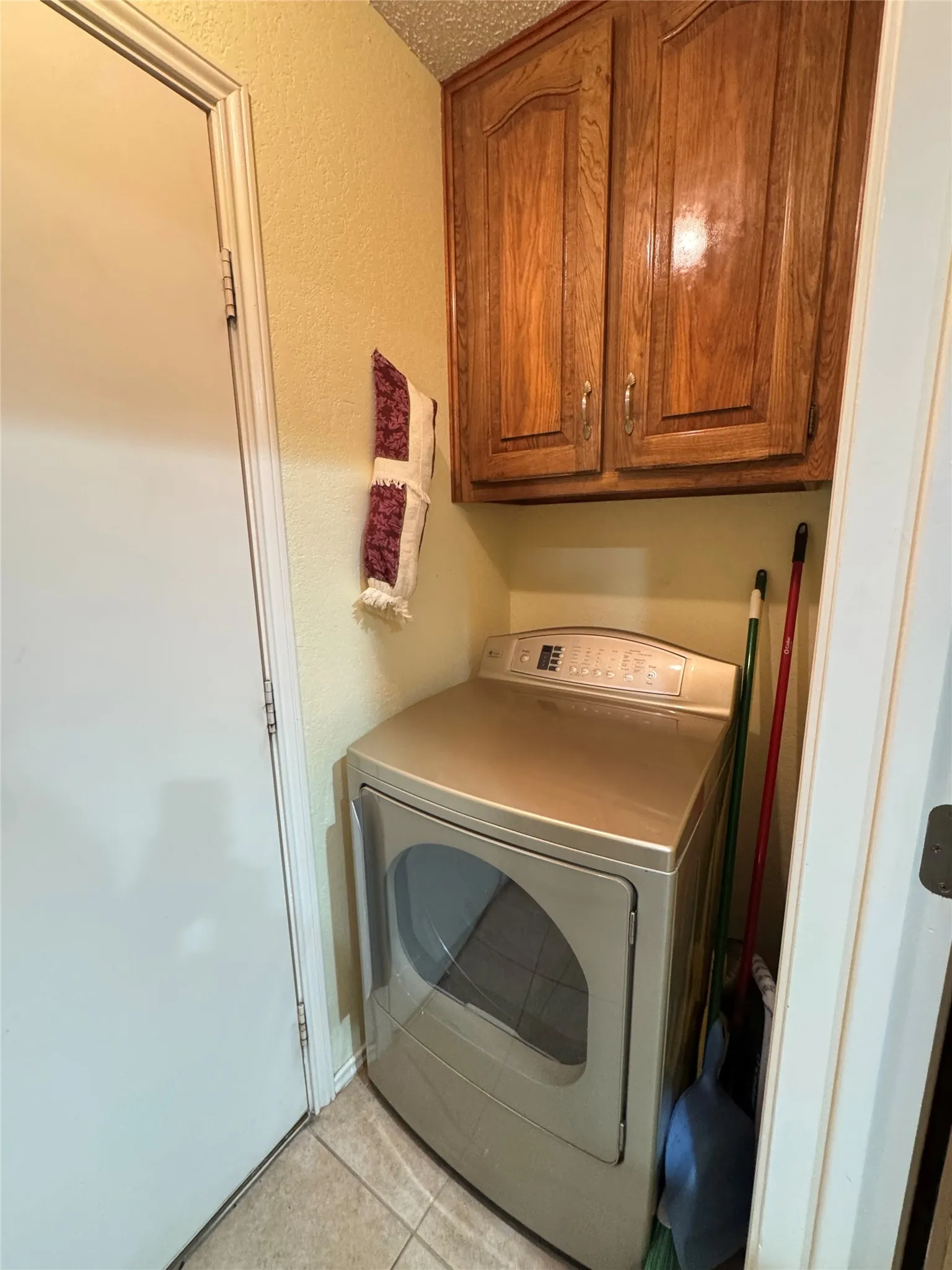 Single Family Residence For Sale in Hood County , 1104 Dove Hollow Road, Granbury, Texas 76048, 3 Bedroom, 2 Bathroom, 2 Garage spaces, 1,790 Sqft, built in 1983, Price $315,000, mls#21331591, Real Estate Agent in Granbury, Homes For Sale in Hood county, Homes For Sale in Granbury, Realtor in Granbury Texas, Real Estate Brokerage Independent Realty Texas, Luminita Cordes Realtor