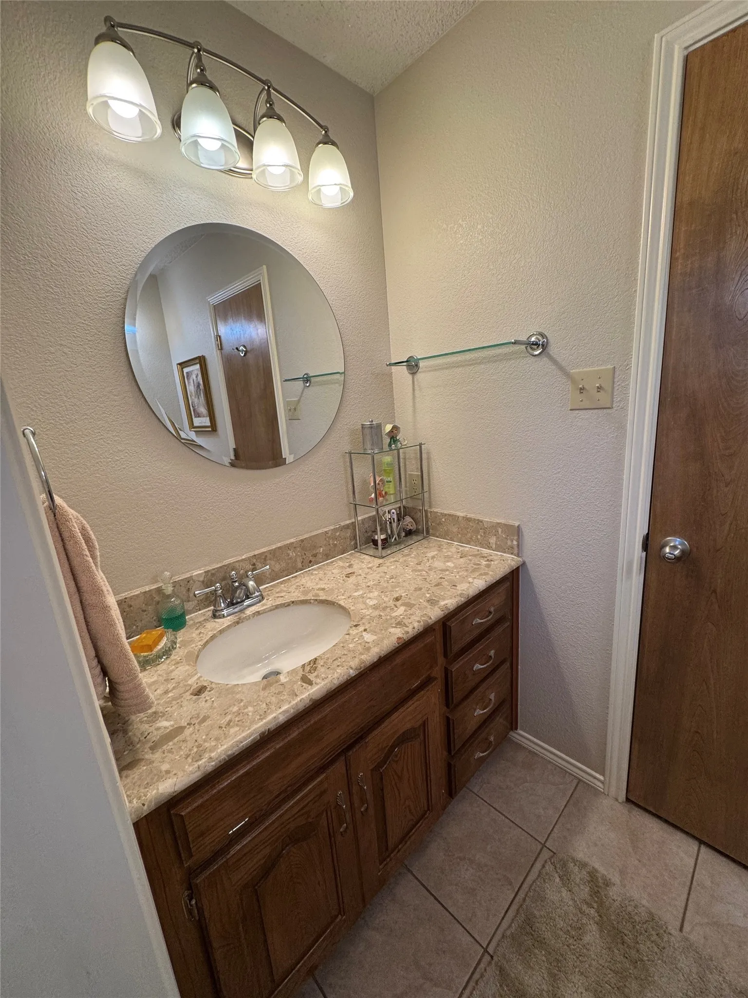 Single Family Residence For Sale in Hood County , 1104 Dove Hollow Road, Granbury, Texas 76048, 3 Bedroom, 2 Bathroom, 2 Garage spaces, 1,790 Sqft, built in 1983, Price $315,000, mls#21331591, Real Estate Agent in Granbury, Homes For Sale in Hood county, Homes For Sale in Granbury, Realtor in Granbury Texas, Real Estate Brokerage Independent Realty Texas, Luminita Cordes Realtor