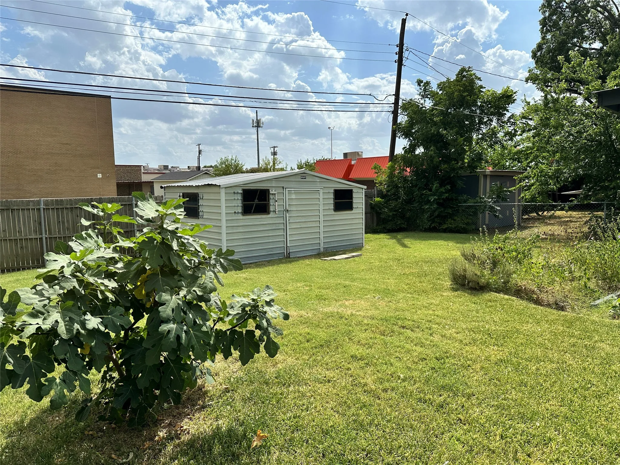 Single Family Residence For Sale in Dallas County , 2713 Westview Drive, Mesquite, Texas 75150, 3 Bedroom, 2 Bathroom, 1 Garage spaces, 1,566 Sqft, built in 1964, mls#21331542, Real Estate Agent in Mesquite, Homes For Sale in Dallas county, Homes For Sale in Mesquite, Realtor in Mesquite Texas, Real Estate Brokerage Independent Realty Texas, Luminita Cordes Realtor