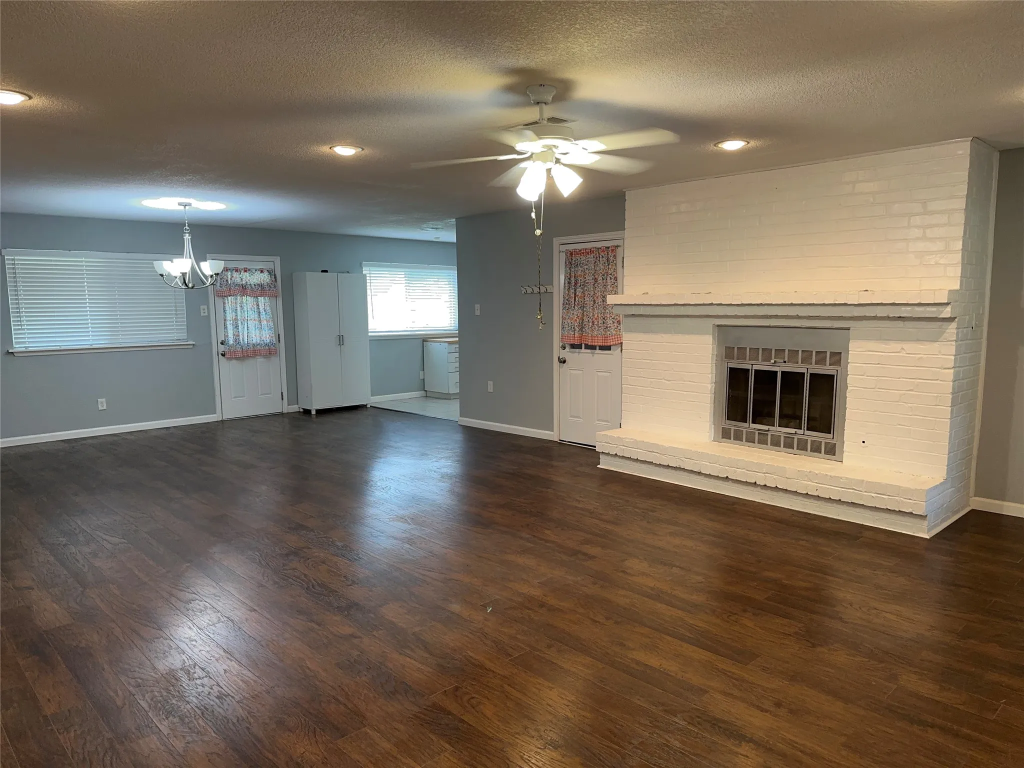 Single Family Residence For Sale in Dallas County , 2713 Westview Drive, Mesquite, Texas 75150, 3 Bedroom, 2 Bathroom, 1 Garage spaces, 1,566 Sqft, built in 1964, mls#21331542, Real Estate Agent in Mesquite, Homes For Sale in Dallas county, Homes For Sale in Mesquite, Realtor in Mesquite Texas, Real Estate Brokerage Independent Realty Texas, Luminita Cordes Realtor
