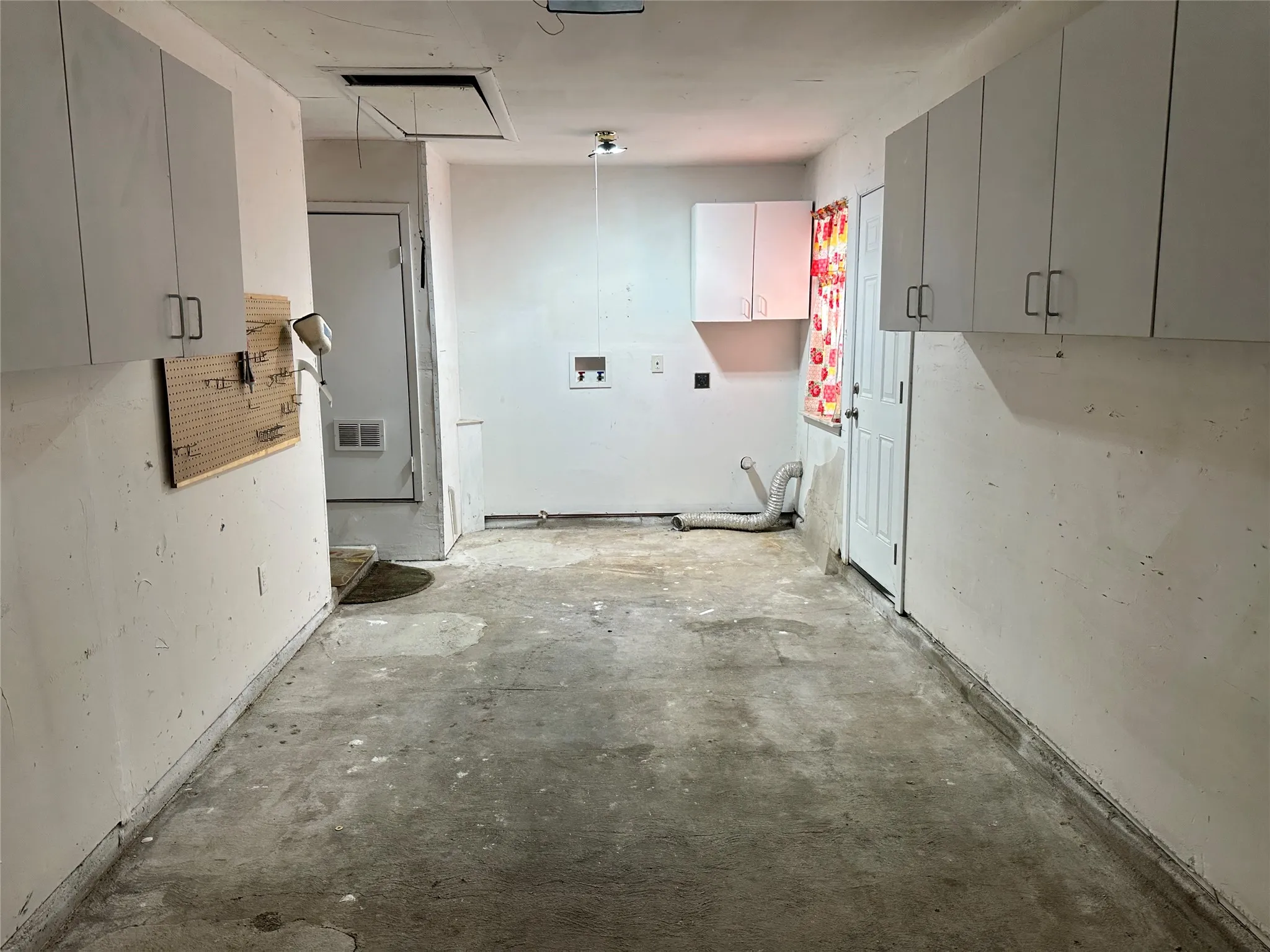 Single Family Residence For Sale in Dallas County , 2713 Westview Drive, Mesquite, Texas 75150, 3 Bedroom, 2 Bathroom, 1 Garage spaces, 1,566 Sqft, built in 1964, mls#21331542, Real Estate Agent in Mesquite, Homes For Sale in Dallas county, Homes For Sale in Mesquite, Realtor in Mesquite Texas, Real Estate Brokerage Independent Realty Texas, Luminita Cordes Realtor