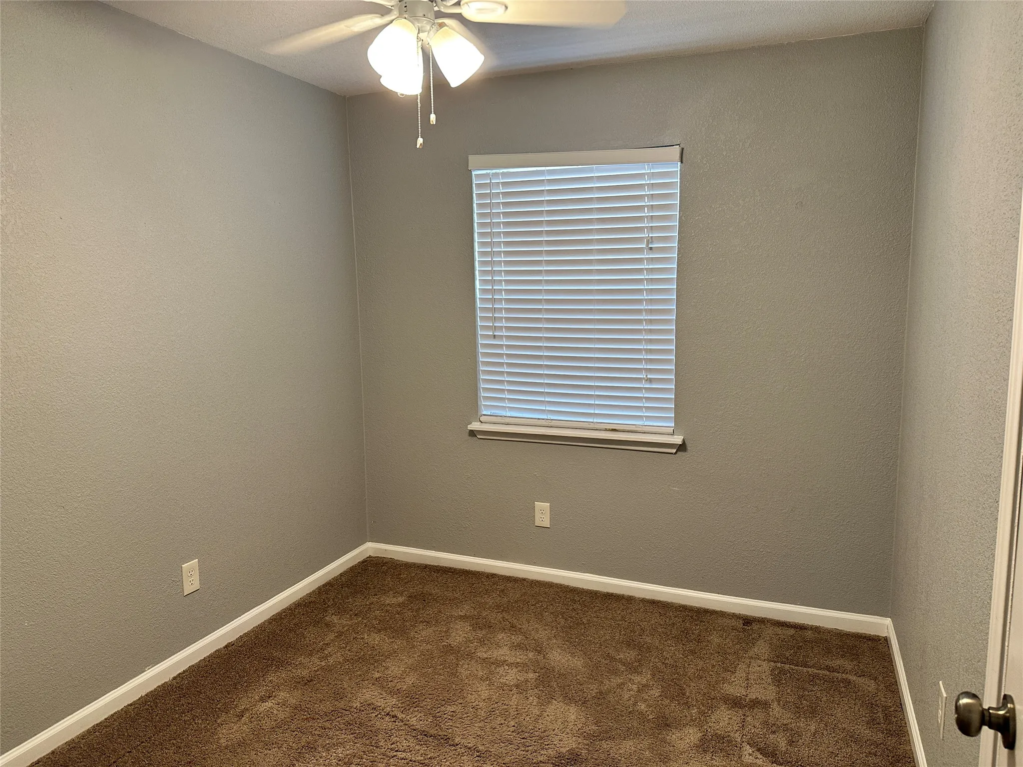 Single Family Residence For Sale in Dallas County , 2713 Westview Drive, Mesquite, Texas 75150, 3 Bedroom, 2 Bathroom, 1 Garage spaces, 1,566 Sqft, built in 1964, mls#21331542, Real Estate Agent in Mesquite, Homes For Sale in Dallas county, Homes For Sale in Mesquite, Realtor in Mesquite Texas, Real Estate Brokerage Independent Realty Texas, Luminita Cordes Realtor