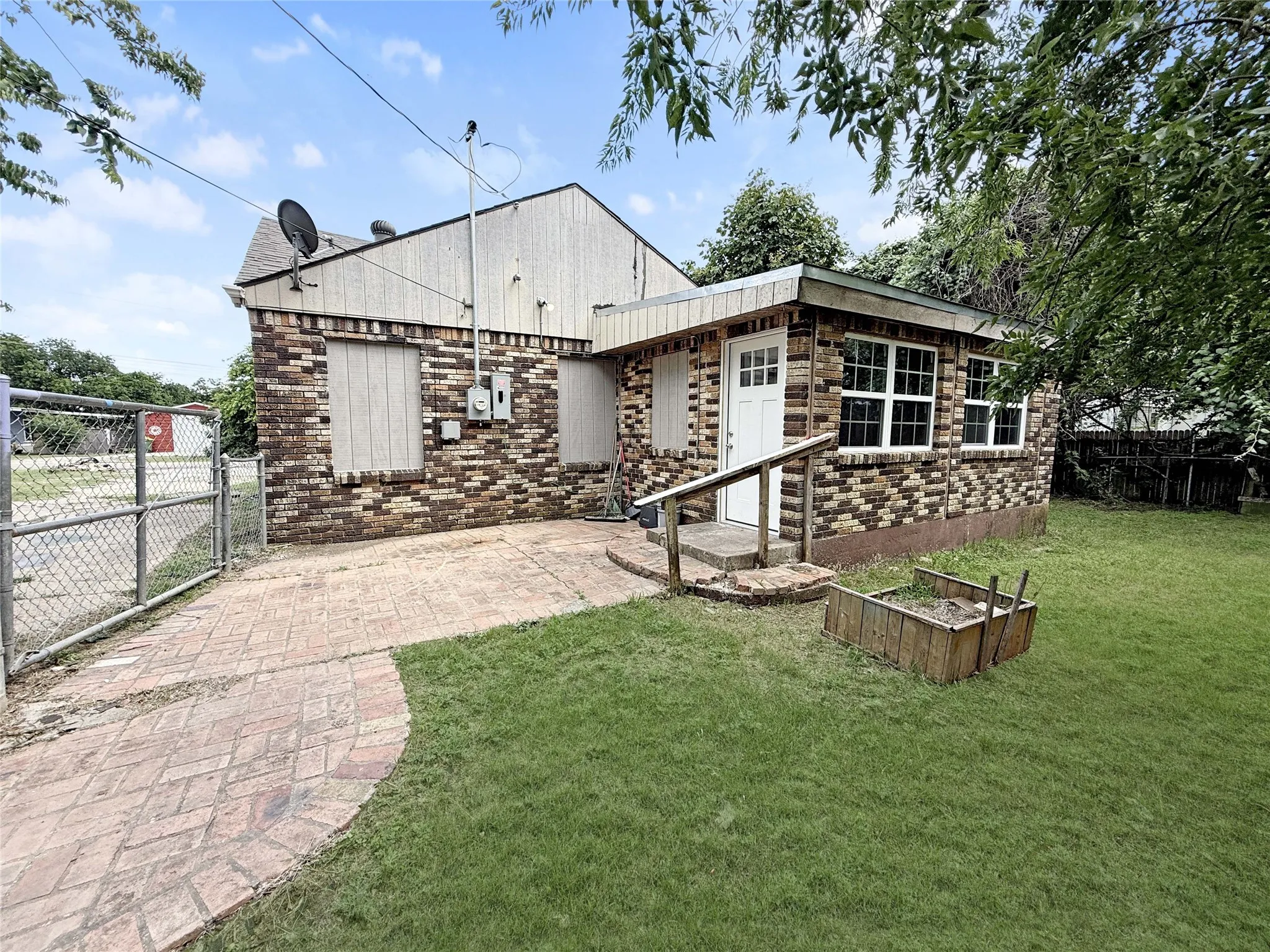 Single Family Residence For Sale in Johnson County , 104 S 6th Street, Godley, Texas 76044, 3 Bedroom, 1 Bathroom, Garage spaces, 1,024 Sqft, built in 1960, mls#21331245, Real Estate Agent in Godley, Homes For Sale in Johnson county, Homes For Sale in Godley, Realtor in Godley Texas, Real Estate Brokerage Independent Realty Texas, Luminita Cordes Realtor