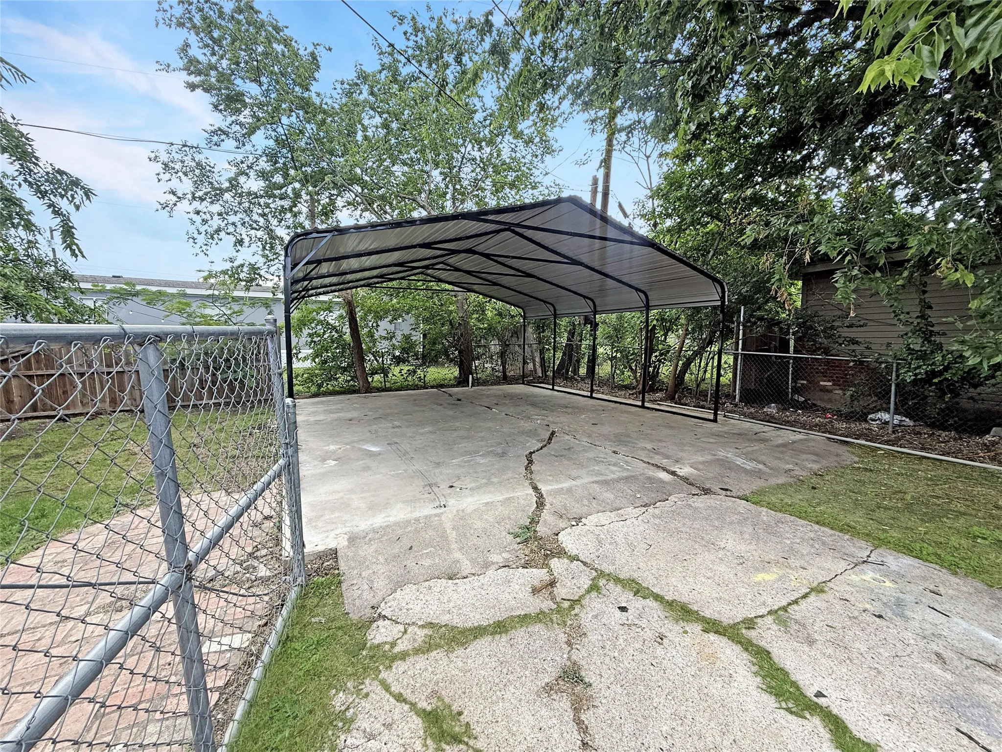 Single Family Residence For Sale in Johnson County , 104 S 6th Street, Godley, Texas 76044, 3 Bedroom, 1 Bathroom, Garage spaces, 1,024 Sqft, built in 1960, mls#21331245, Real Estate Agent in Godley, Homes For Sale in Johnson county, Homes For Sale in Godley, Realtor in Godley Texas, Real Estate Brokerage Independent Realty Texas, Luminita Cordes Realtor