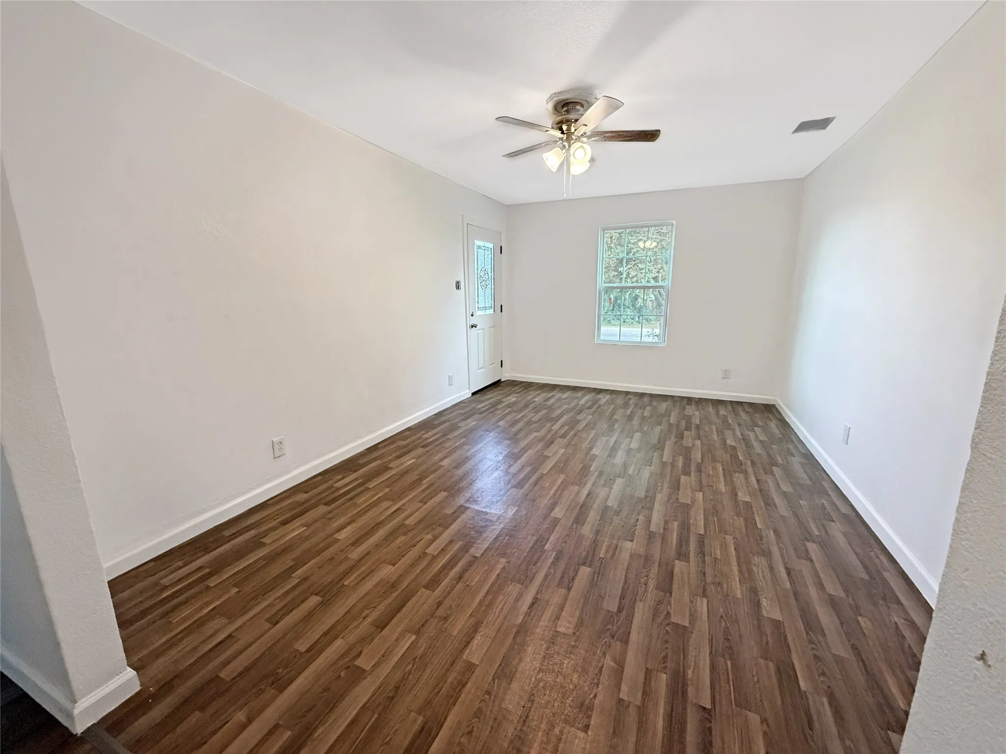 Single Family Residence For Sale in Johnson County , 104 S 6th Street, Godley, Texas 76044, 3 Bedroom, 1 Bathroom, Garage spaces, 1,024 Sqft, built in 1960, mls#21331245, Real Estate Agent in Godley, Homes For Sale in Johnson county, Homes For Sale in Godley, Realtor in Godley Texas, Real Estate Brokerage Independent Realty Texas, Luminita Cordes Realtor