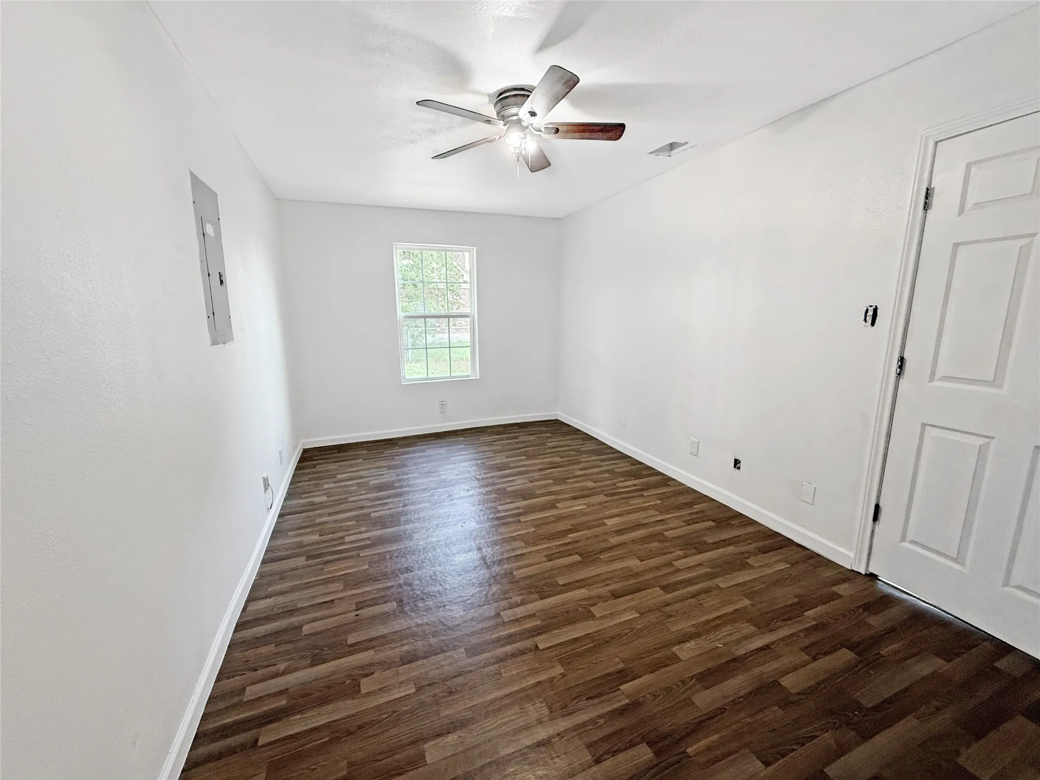 Single Family Residence For Sale in Johnson County , 104 S 6th Street, Godley, Texas 76044, 3 Bedroom, 1 Bathroom, Garage spaces, 1,024 Sqft, built in 1960, mls#21331245, Real Estate Agent in Godley, Homes For Sale in Johnson county, Homes For Sale in Godley, Realtor in Godley Texas, Real Estate Brokerage Independent Realty Texas, Luminita Cordes Realtor