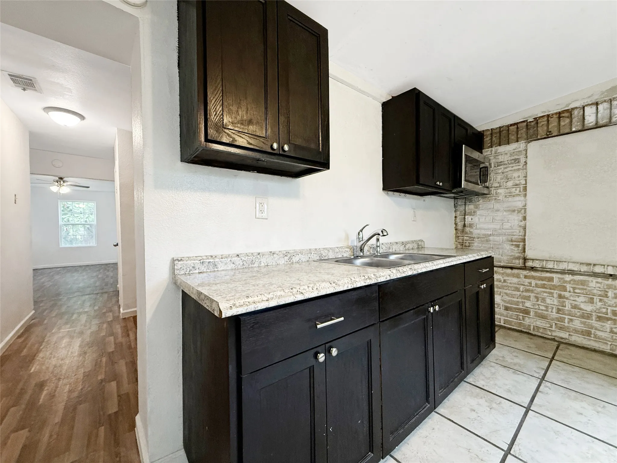 Single Family Residence For Sale in Johnson County , 104 S 6th Street, Godley, Texas 76044, 3 Bedroom, 1 Bathroom, Garage spaces, 1,024 Sqft, built in 1960, mls#21331245, Real Estate Agent in Godley, Homes For Sale in Johnson county, Homes For Sale in Godley, Realtor in Godley Texas, Real Estate Brokerage Independent Realty Texas, Luminita Cordes Realtor