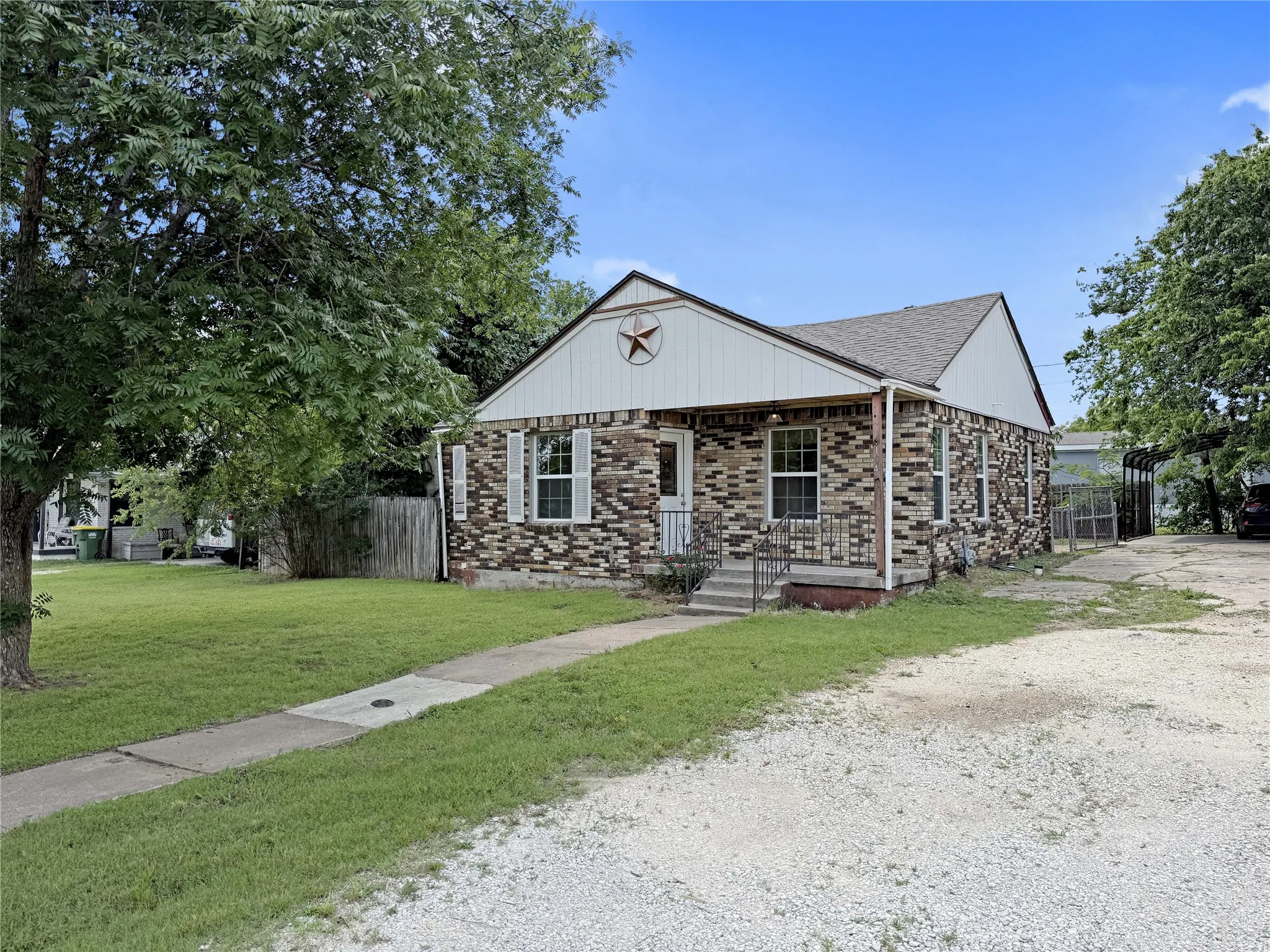 Single Family Residence For Sale in Johnson County , 104 S 6th Street, Godley, Texas 76044, 3 Bedroom, 1 Bathroom, Garage spaces, 1,024 Sqft, built in 1960, mls#21331245, Real Estate Agent in Godley, Homes For Sale in Johnson county, Homes For Sale in Godley, Realtor in Godley Texas, Real Estate Brokerage Independent Realty Texas, Luminita Cordes Realtor